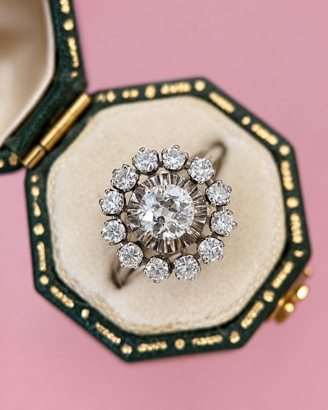 Anillo margarita de diamantes de 1.17 quilates y 4.91 g «Joëlle»