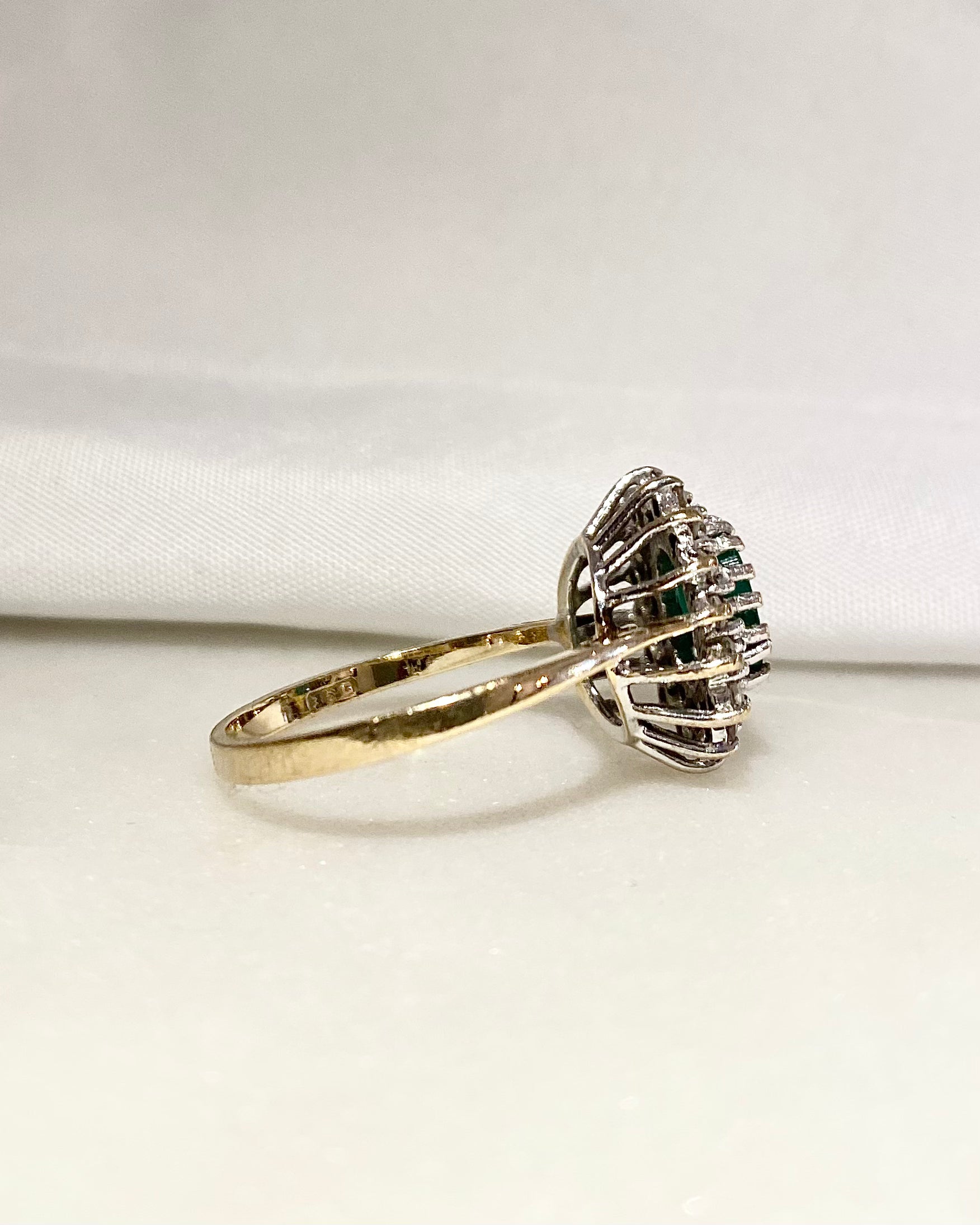 Bague Marguerite Émeraude & 32 Diamants "Alina"