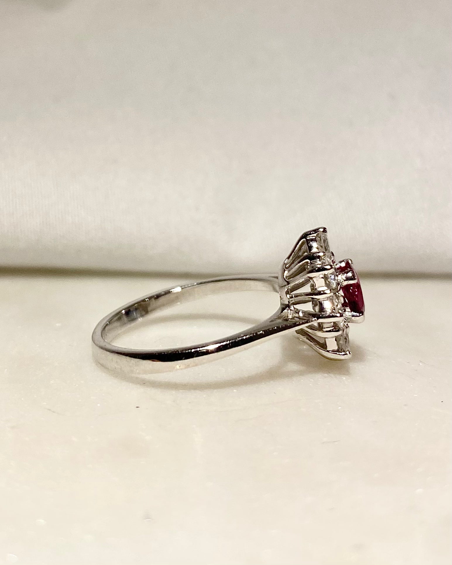Anillo Margarita Rubí 0.32 quilates y Diamantes “Liliana”