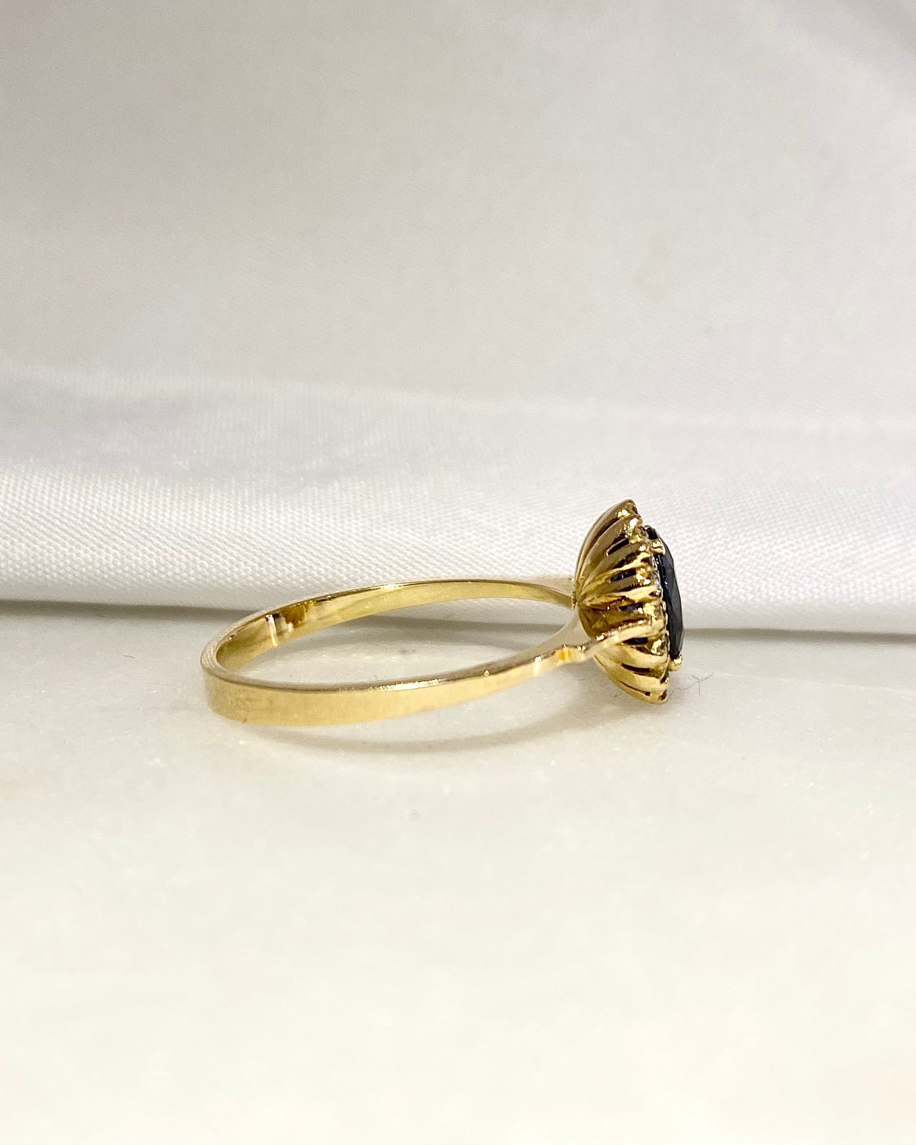 Bague Marguerite Saphir 1.30 carat & Diamants "Vivianne"