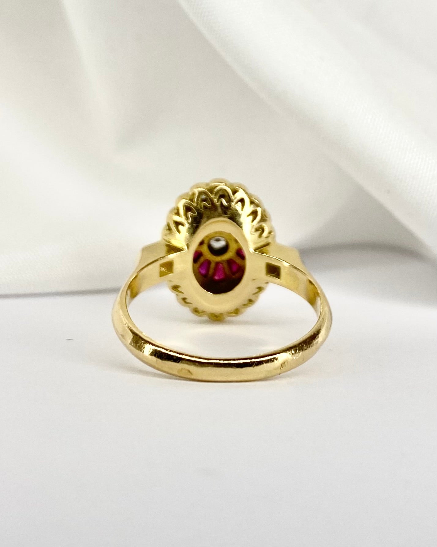 Bague Style Art Déco 10 Rubis et 23 Diamants "Siam"