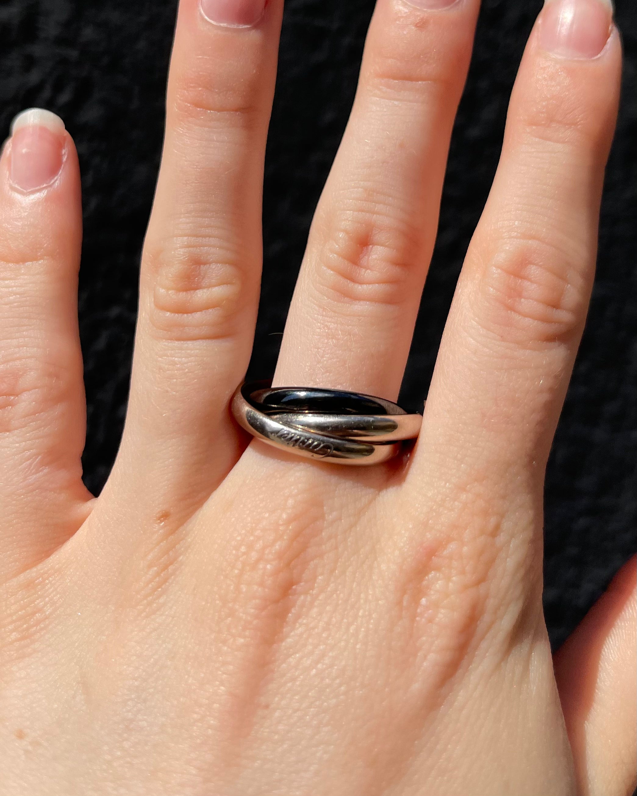 Anillo Cartier Trinity Oro Gris 18 quilates y Cerámica