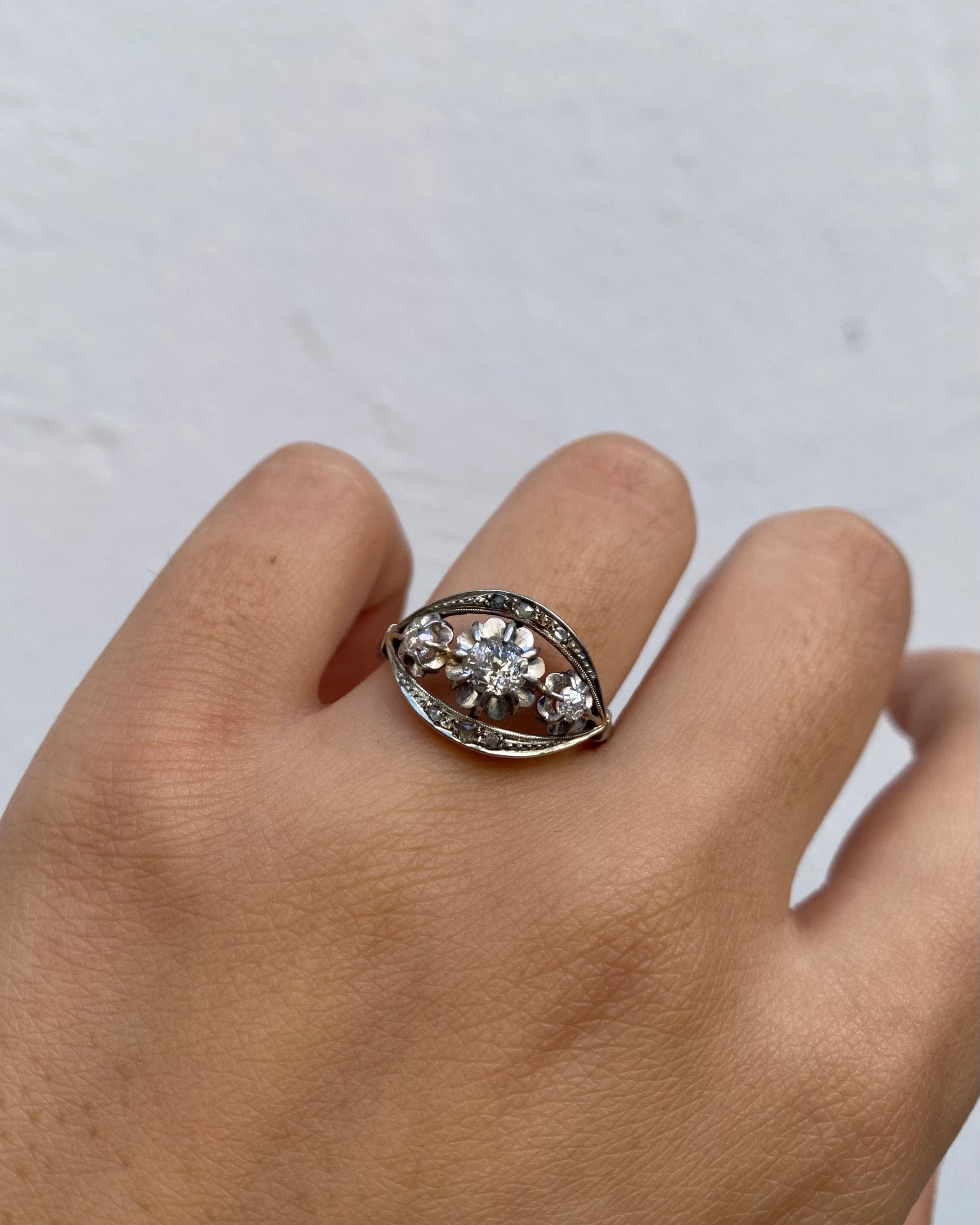 Bague Trilogie Art Déco Diamants 0.63 carats "Agnès"