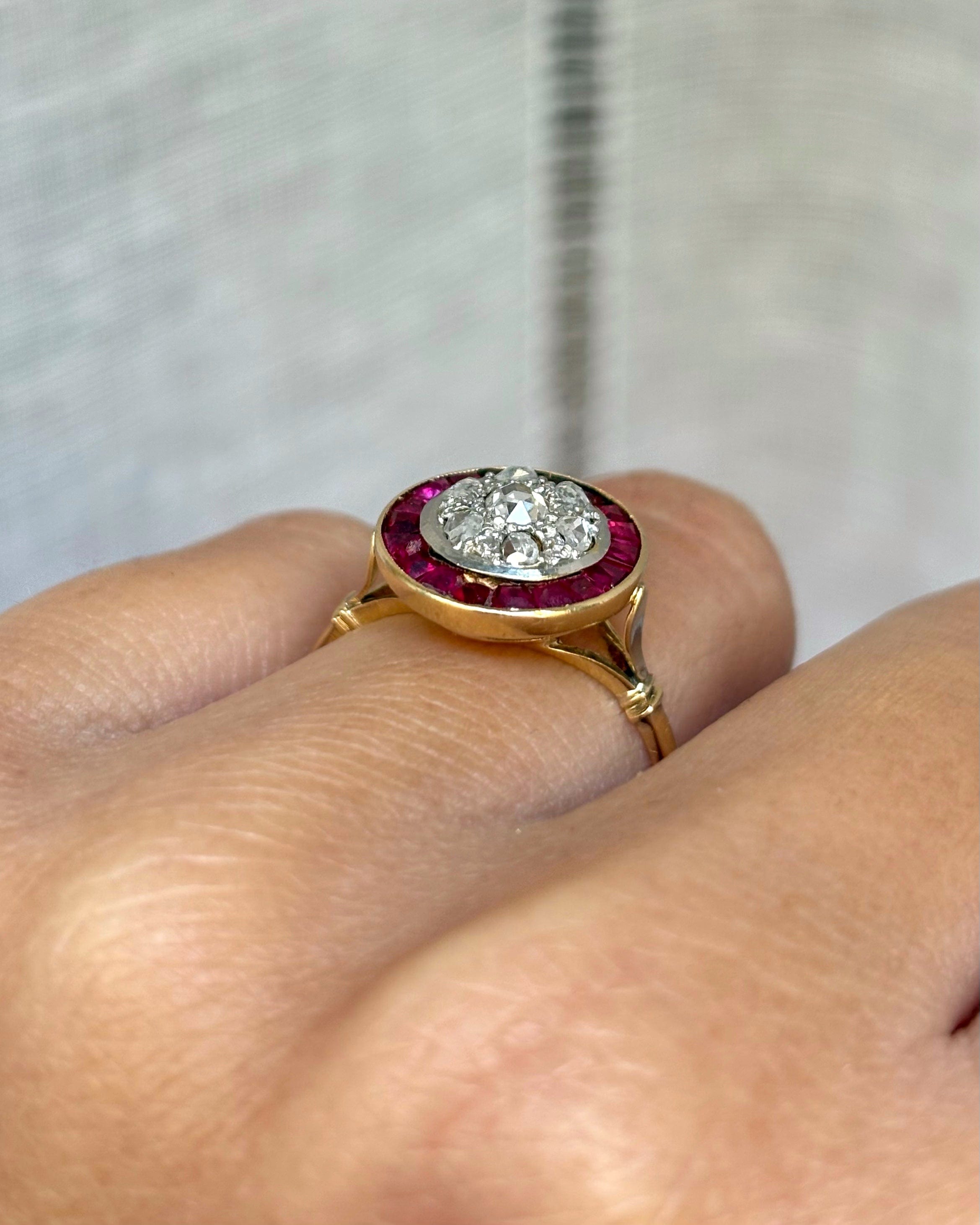 Bague Art déco Rubis 0.54 carat & 7 Diamants "Elena"