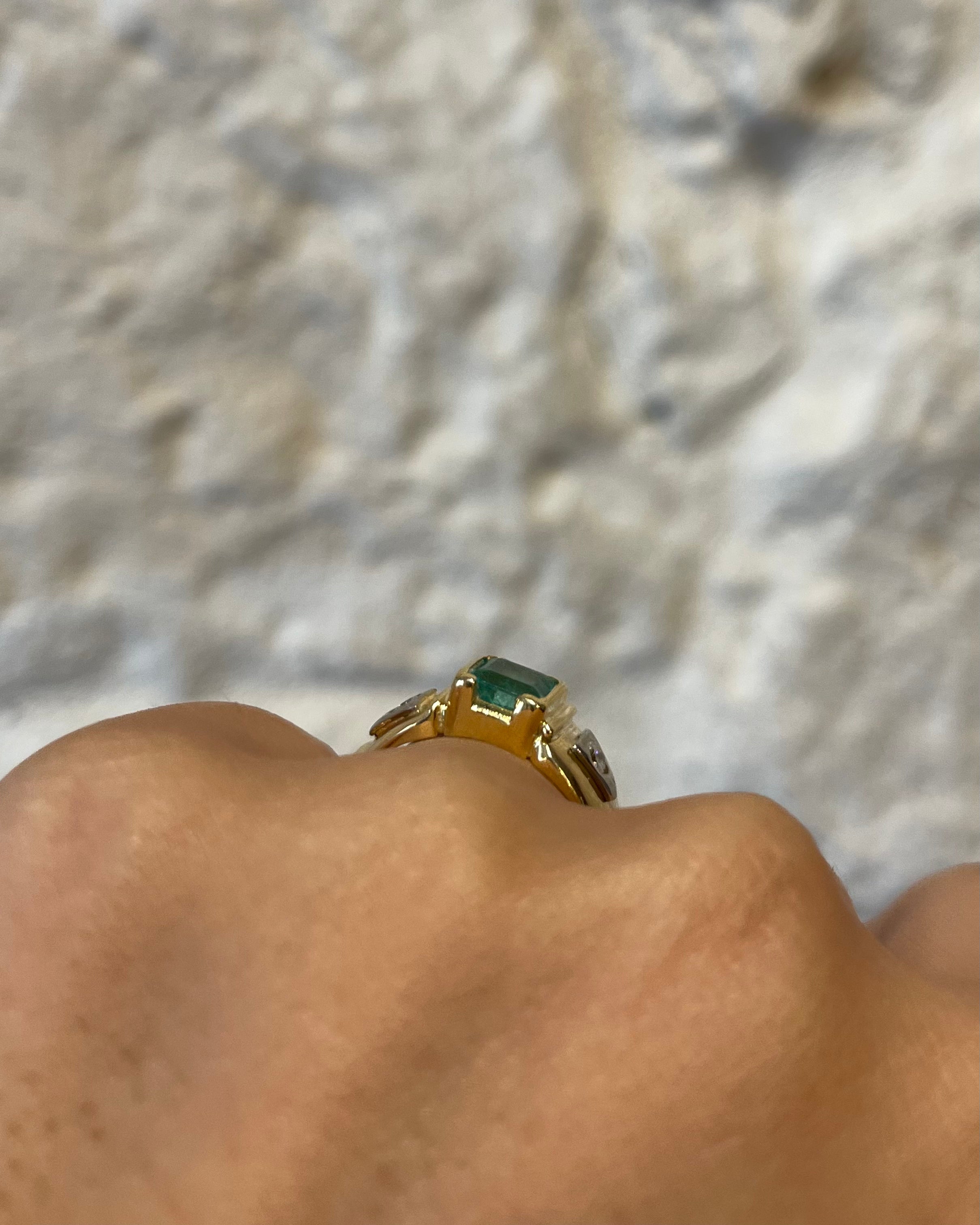 Bague Jonc Émeraude 1.15 carat & Diamants "Katy"