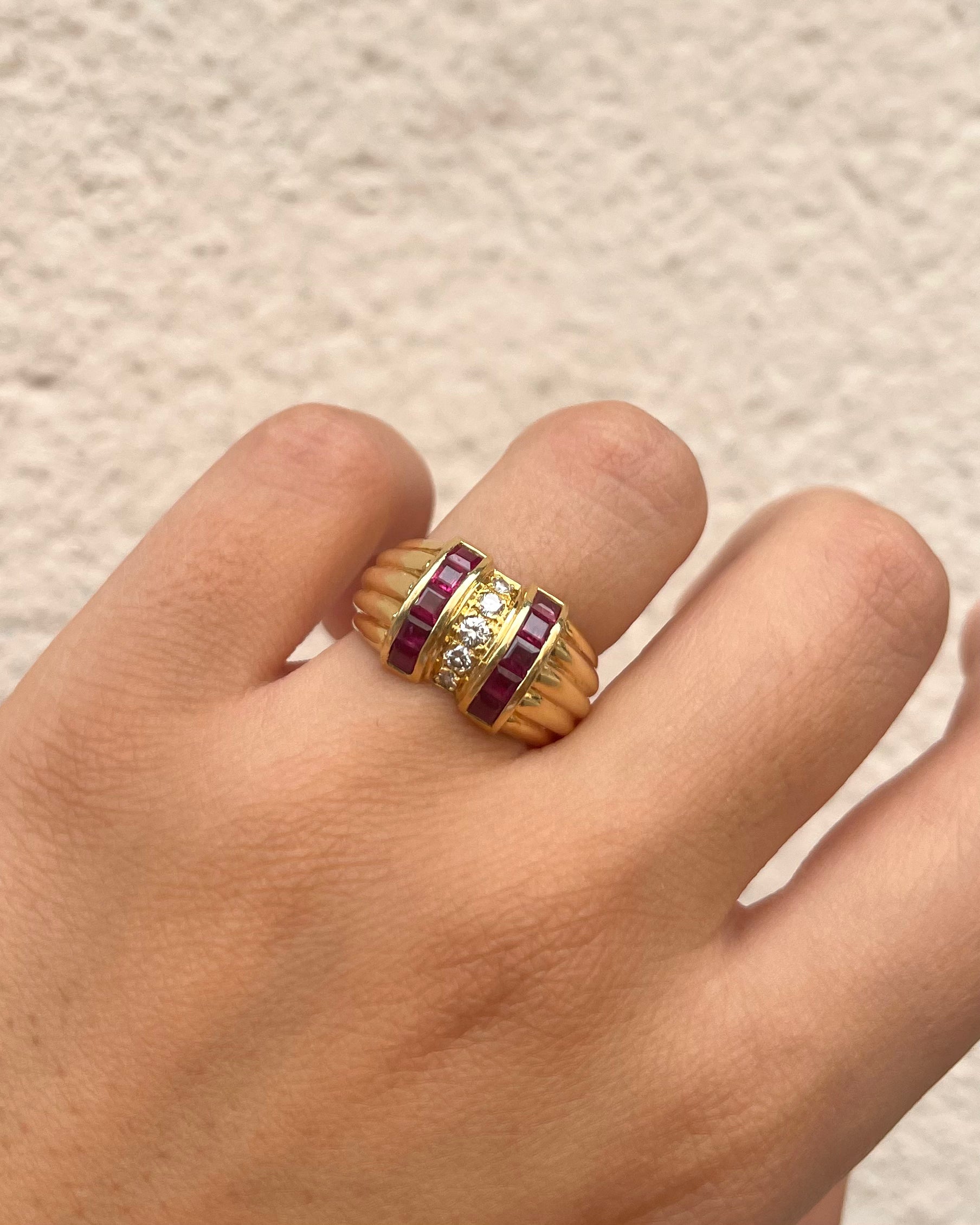 Bague Jonc Rubis, Diamants & Or 7.80g "Joelle"