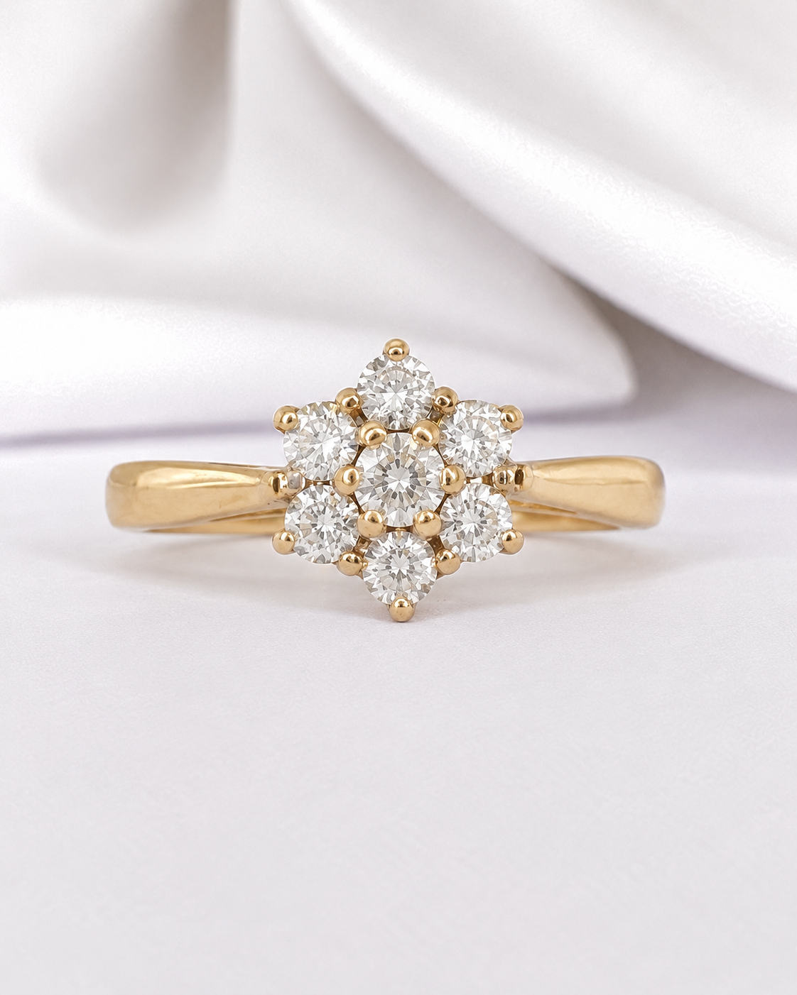 Anillo margarita de diamantes de 0.38 quilates «Sally»