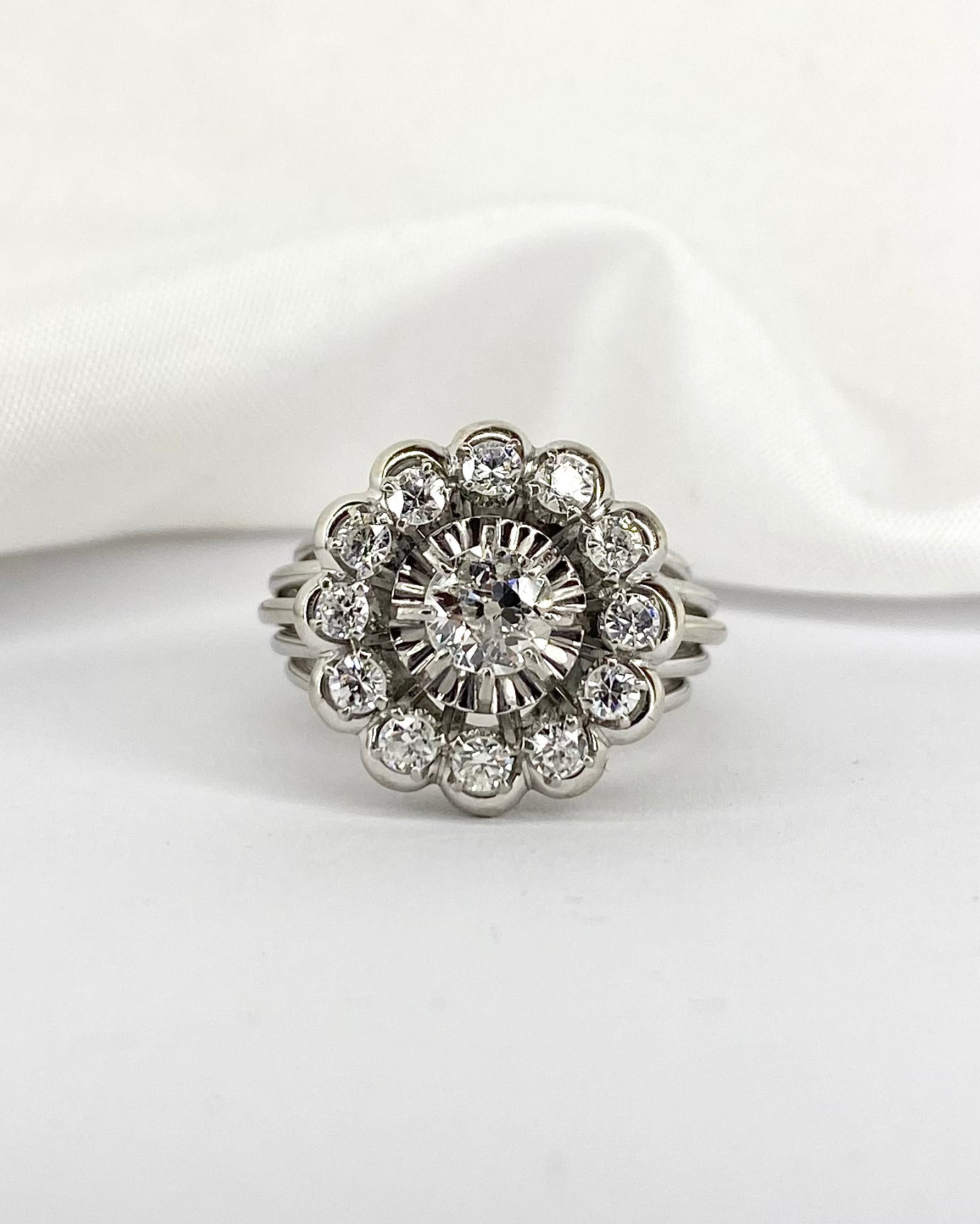 Daisy Diamond Ring 0.93 carat "Olie"