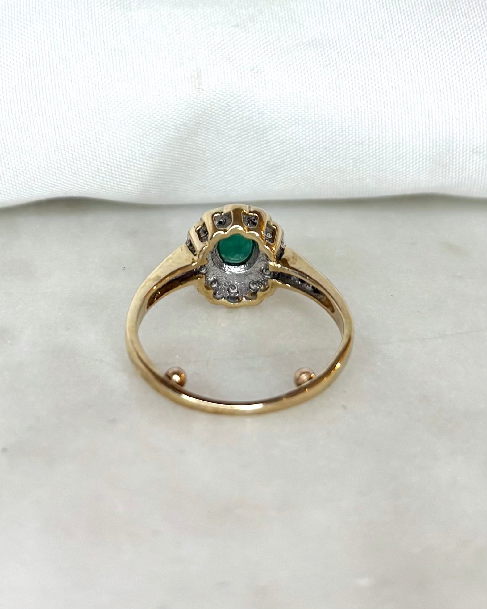 Anillo Margarita Esmeralda y Diamantes "Denise"