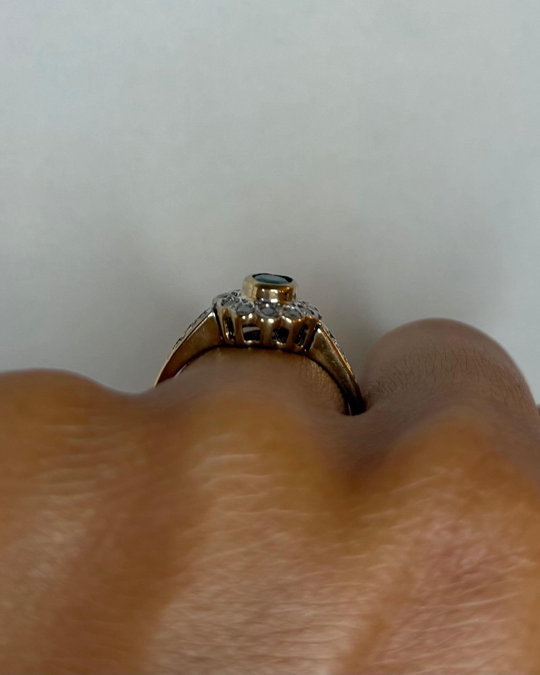 Anillo Margarita Esmeralda y Diamantes "Denise"