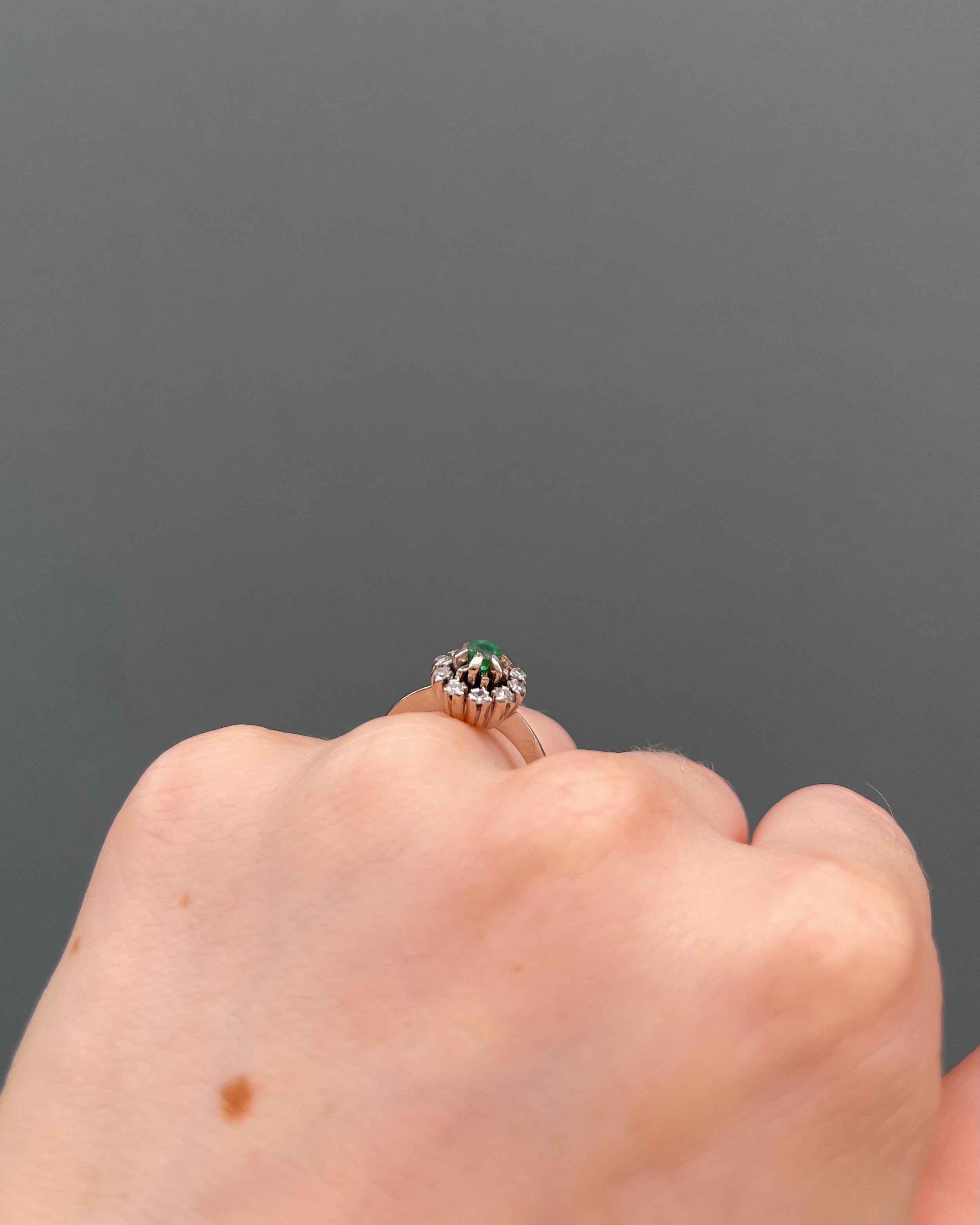 Anillo Margarita Esmeralda y Diamantes “Isolde”