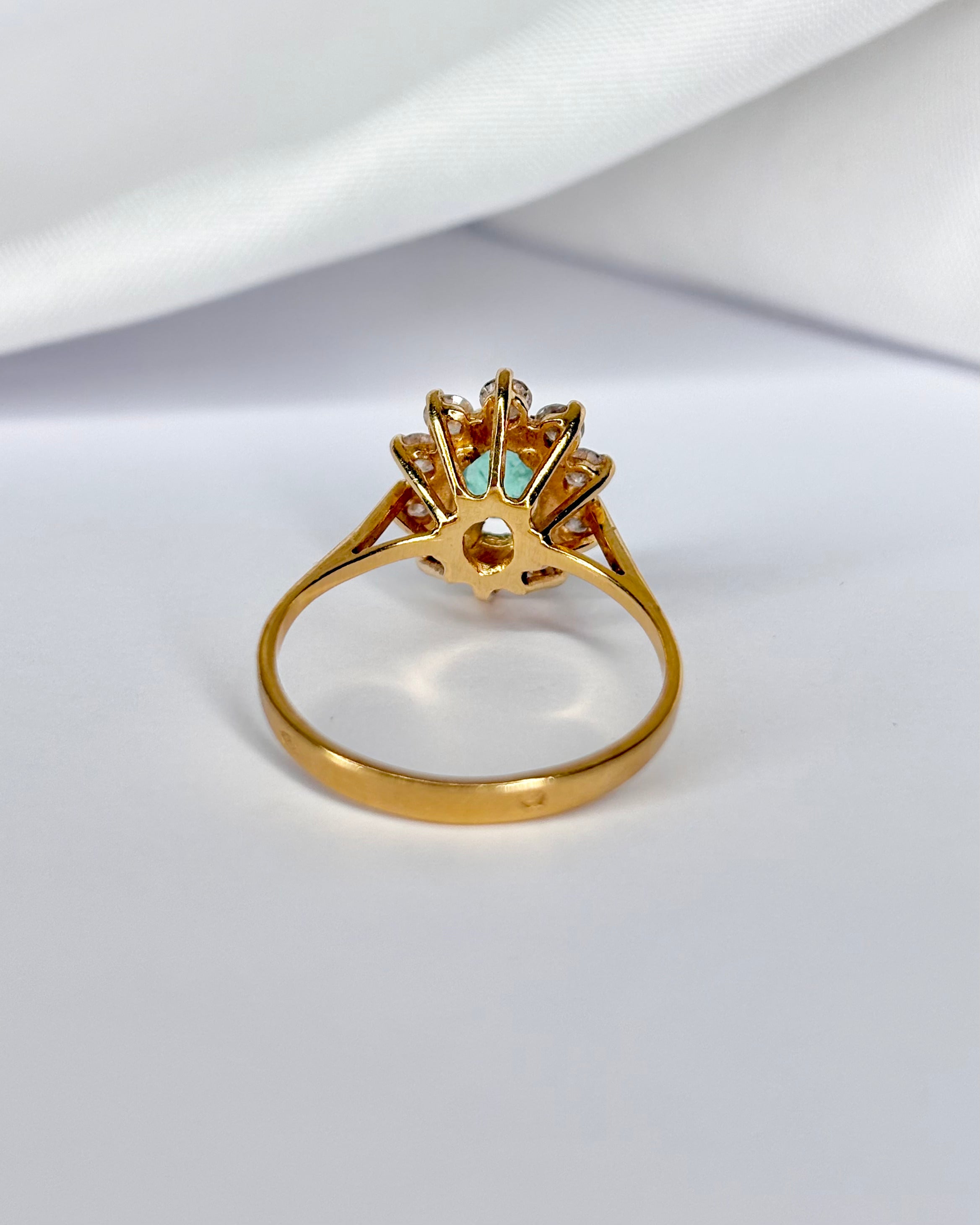 Bague Marguerite Émeraude 0.37 carat & 10 Diamants "Noa"
