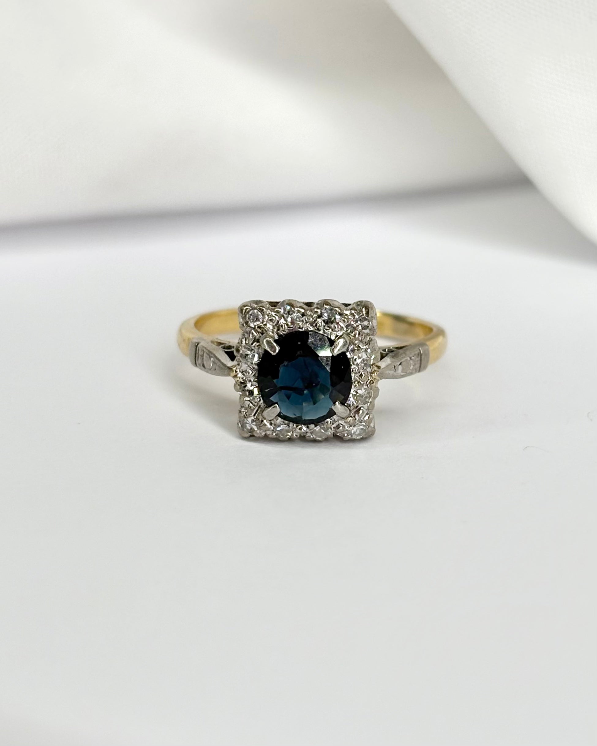 Marguerite Sapphire Ring 0.77 carat & 12 Diamonds "Sophia"