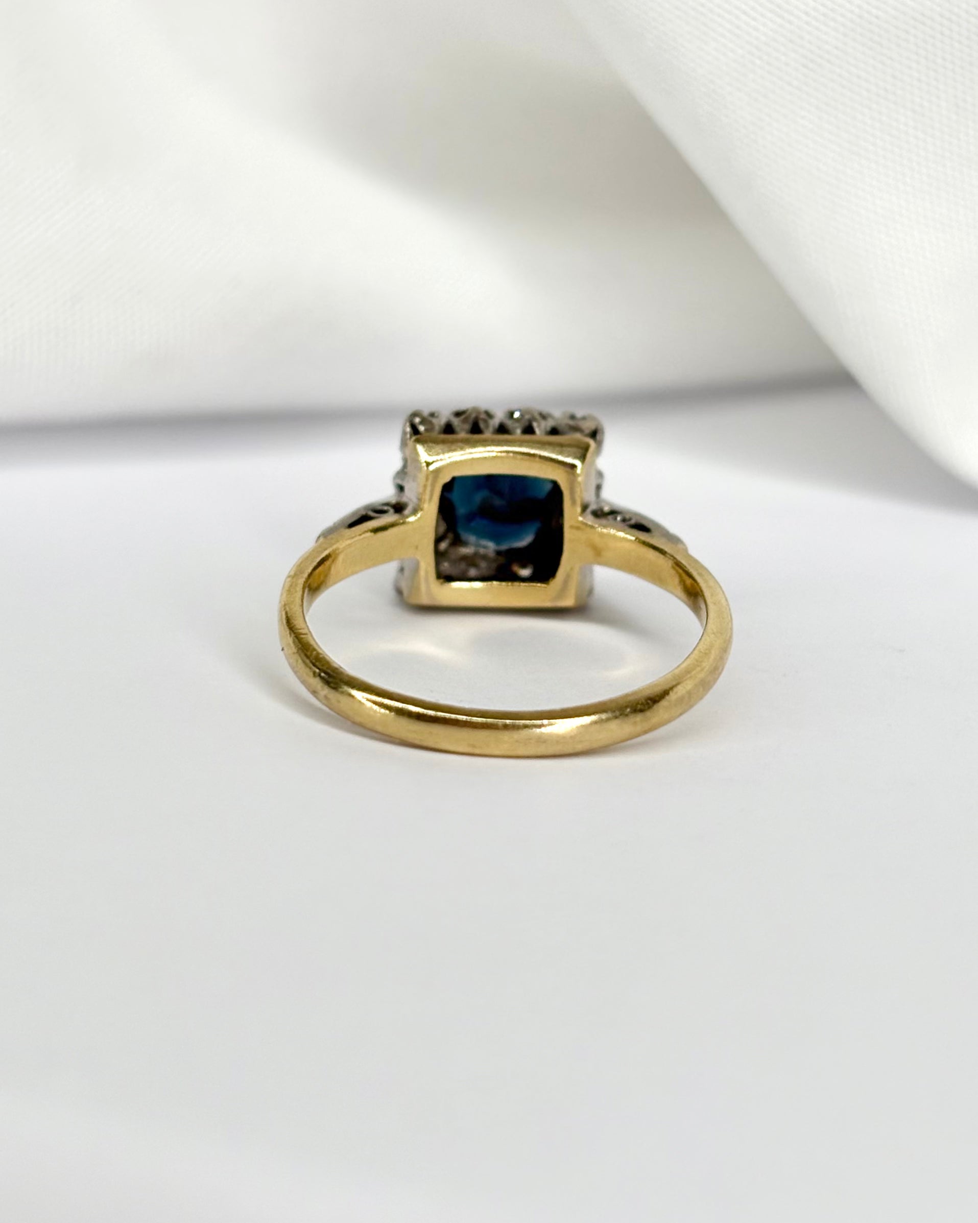 Marguerite Sapphire Ring 0.77 carat & 12 Diamonds "Sophia"