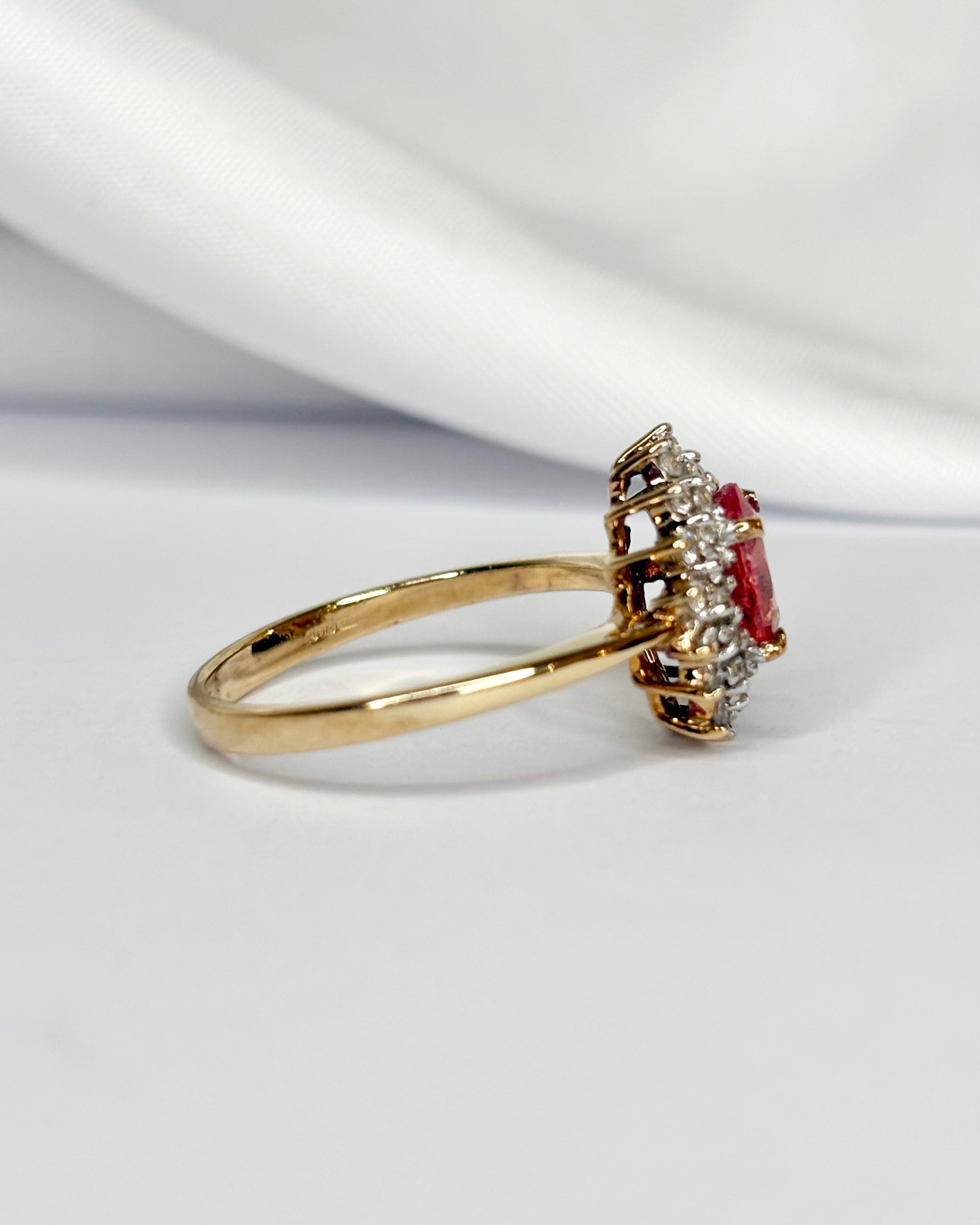 Bague Marguerite Saphir Rose Orangé 1.30 carat & Diamants 0.32 carat "Jenna" - Elliade Paris