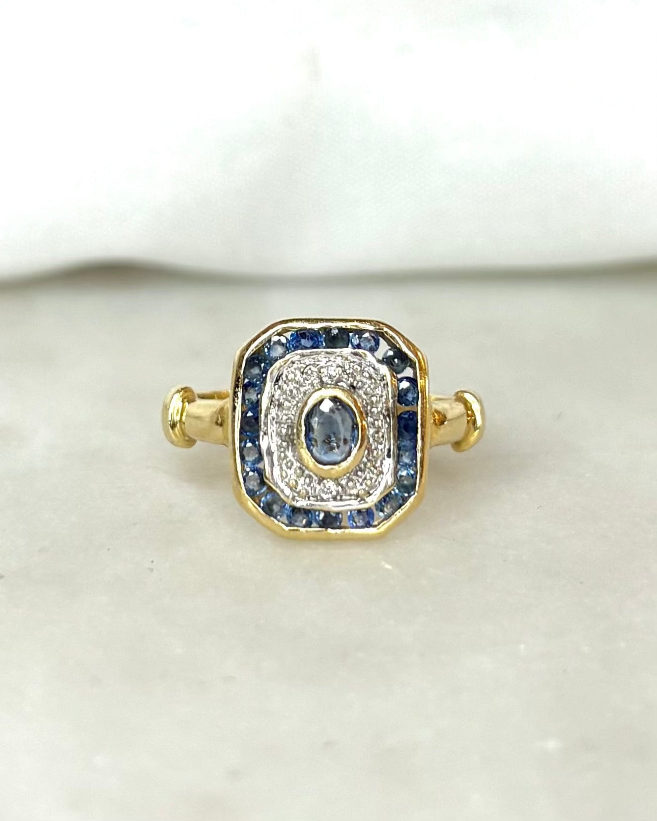 Anillo estilo Art Déco zafiros 0.55 quilates y diamantes "Noémie"