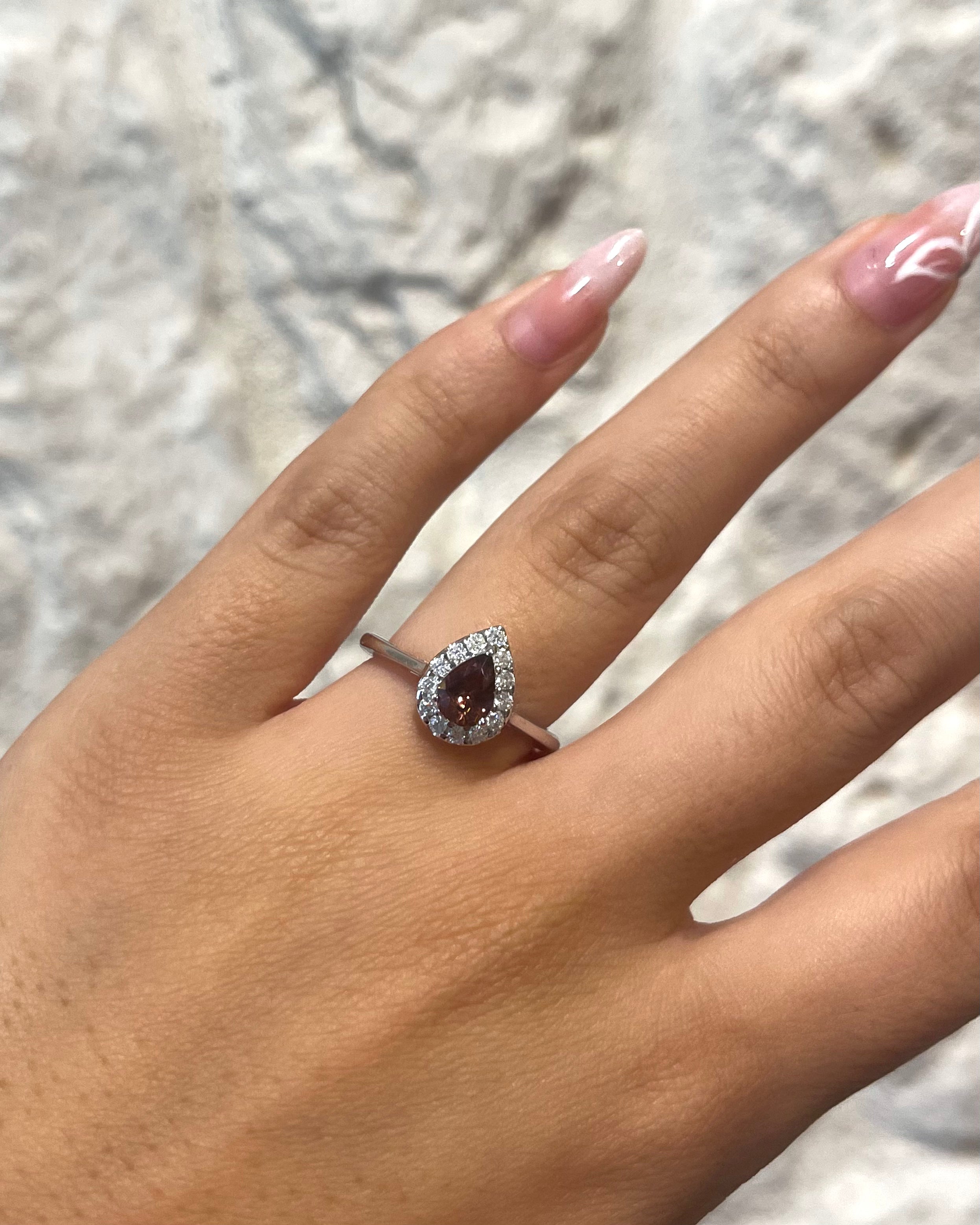 Anillo Margarita Turmalina Rosa 0.75 quilates y Diamantes "Salma"