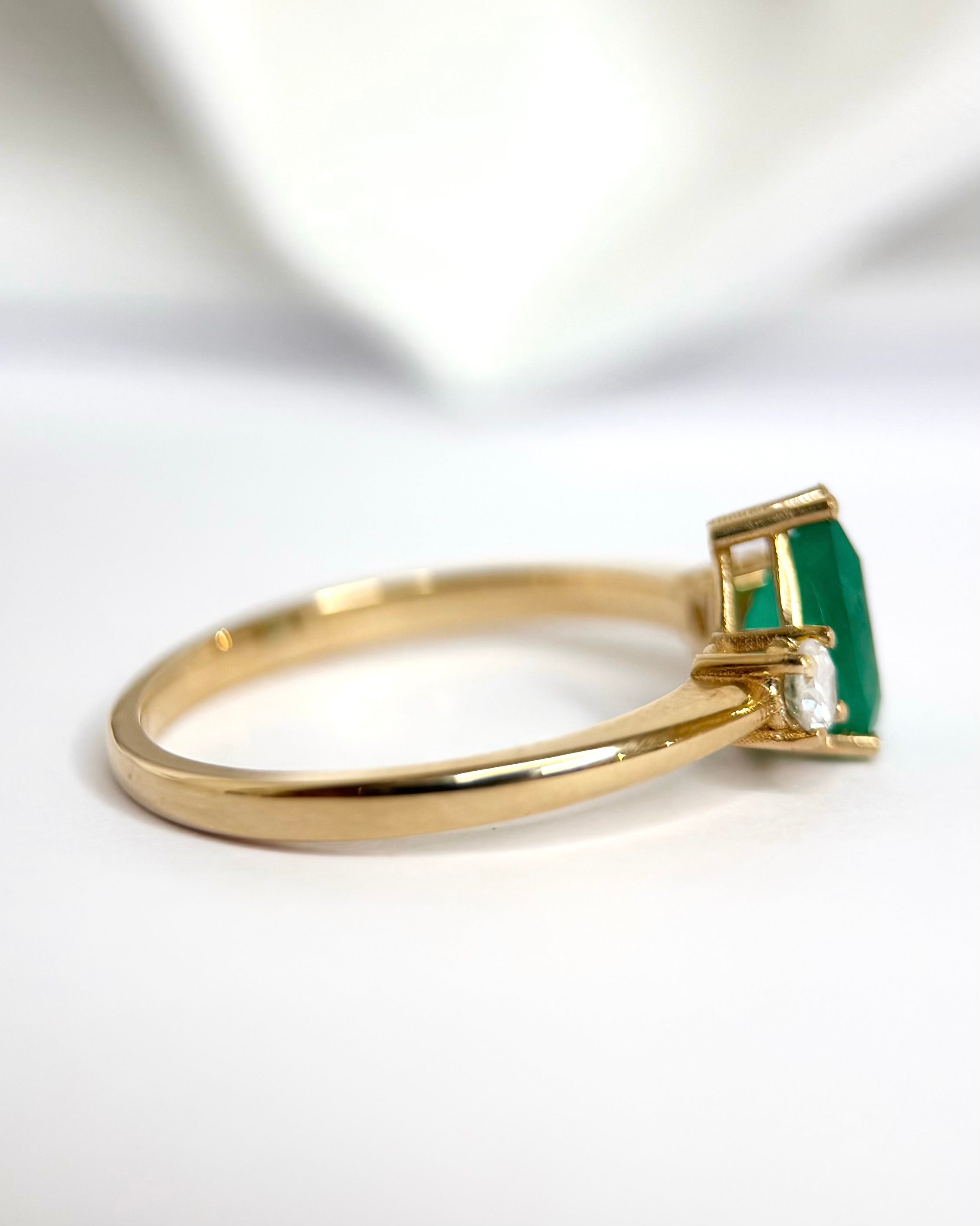 Bague Trilogie Émeraude 1.31 carat & Diamants "Naomé"