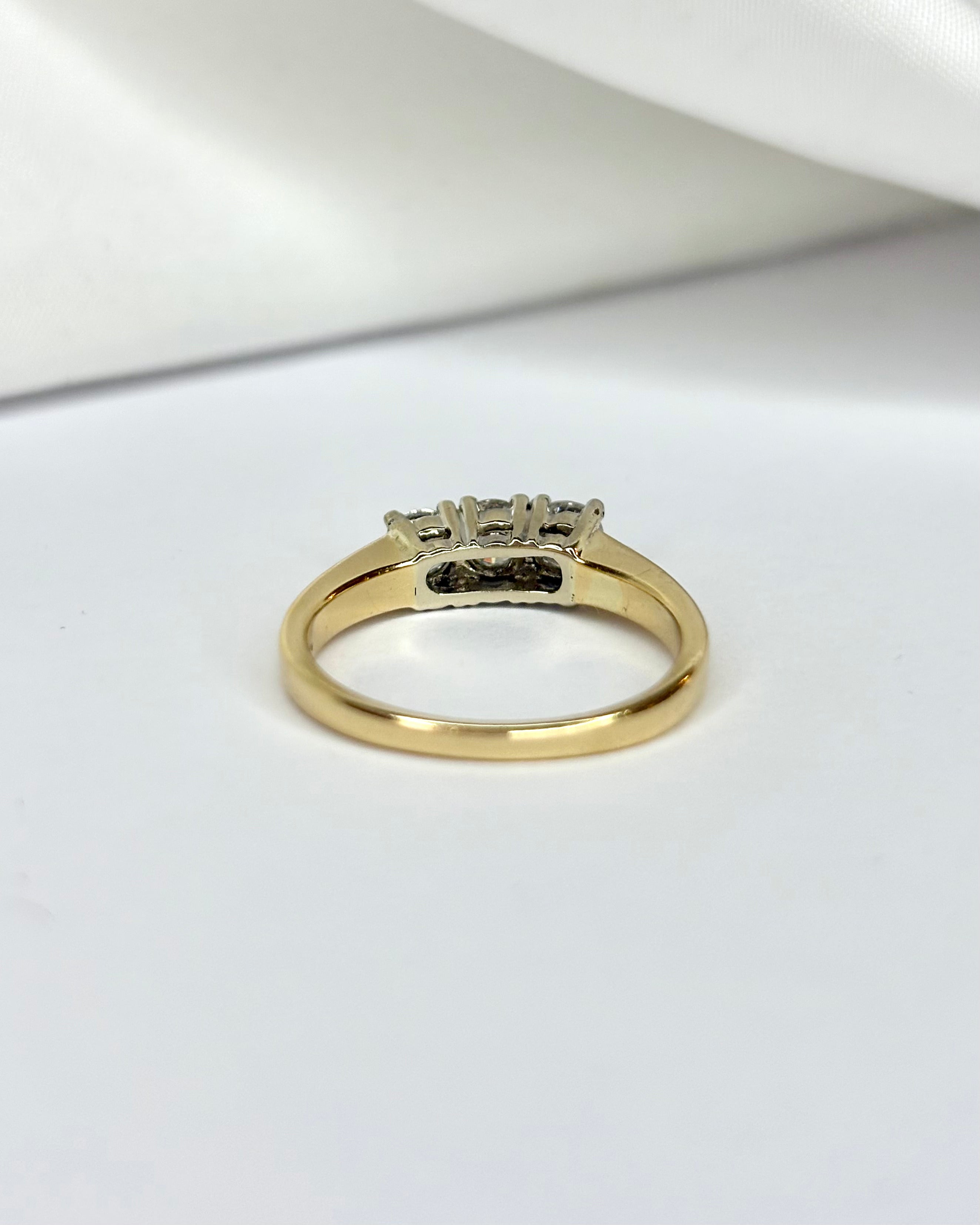 Anillo Trilogía Diamantes 0.75 quilates "Simone"