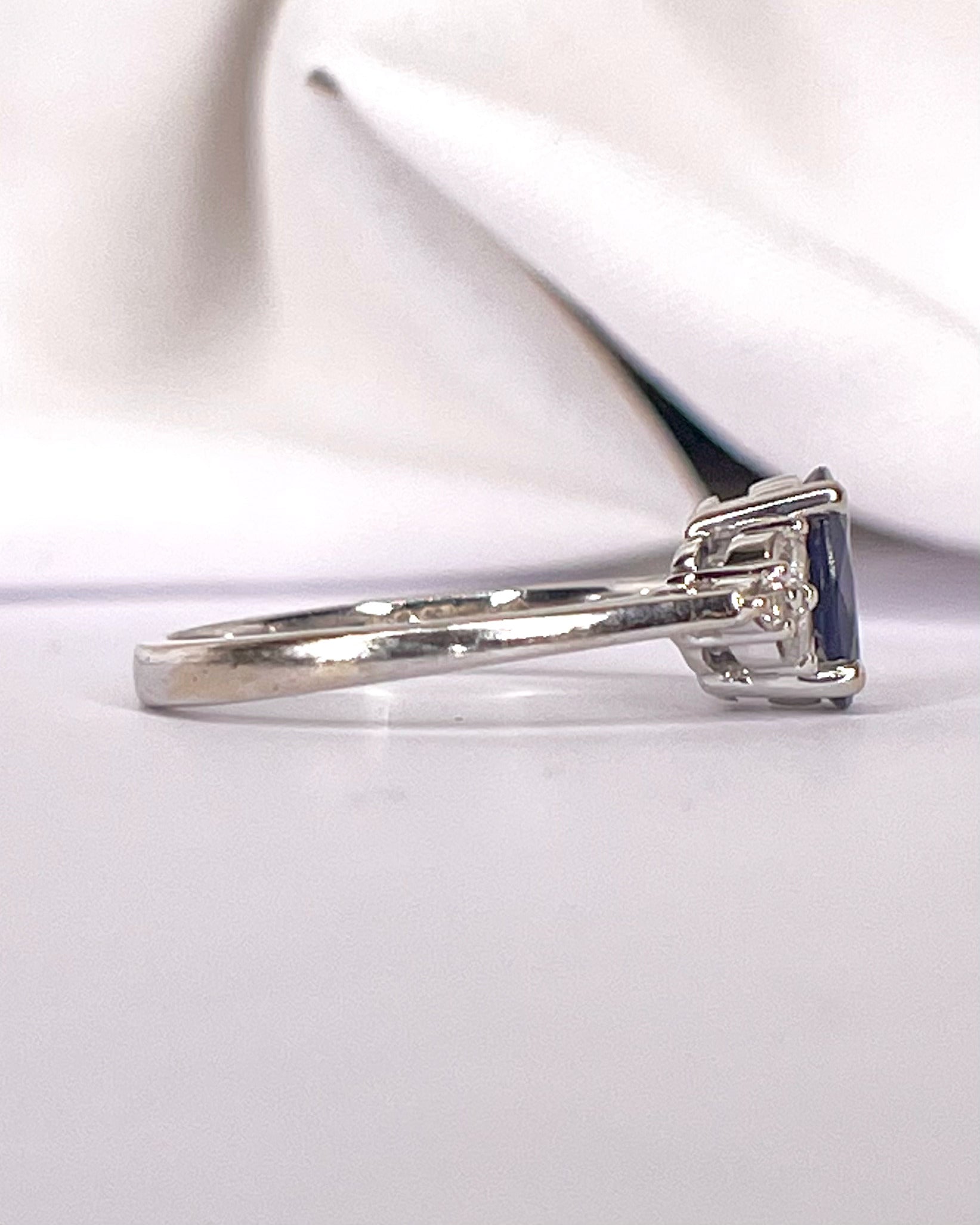 Bague Trilogie Saphir 0.85 carat & Diamants "Aby"