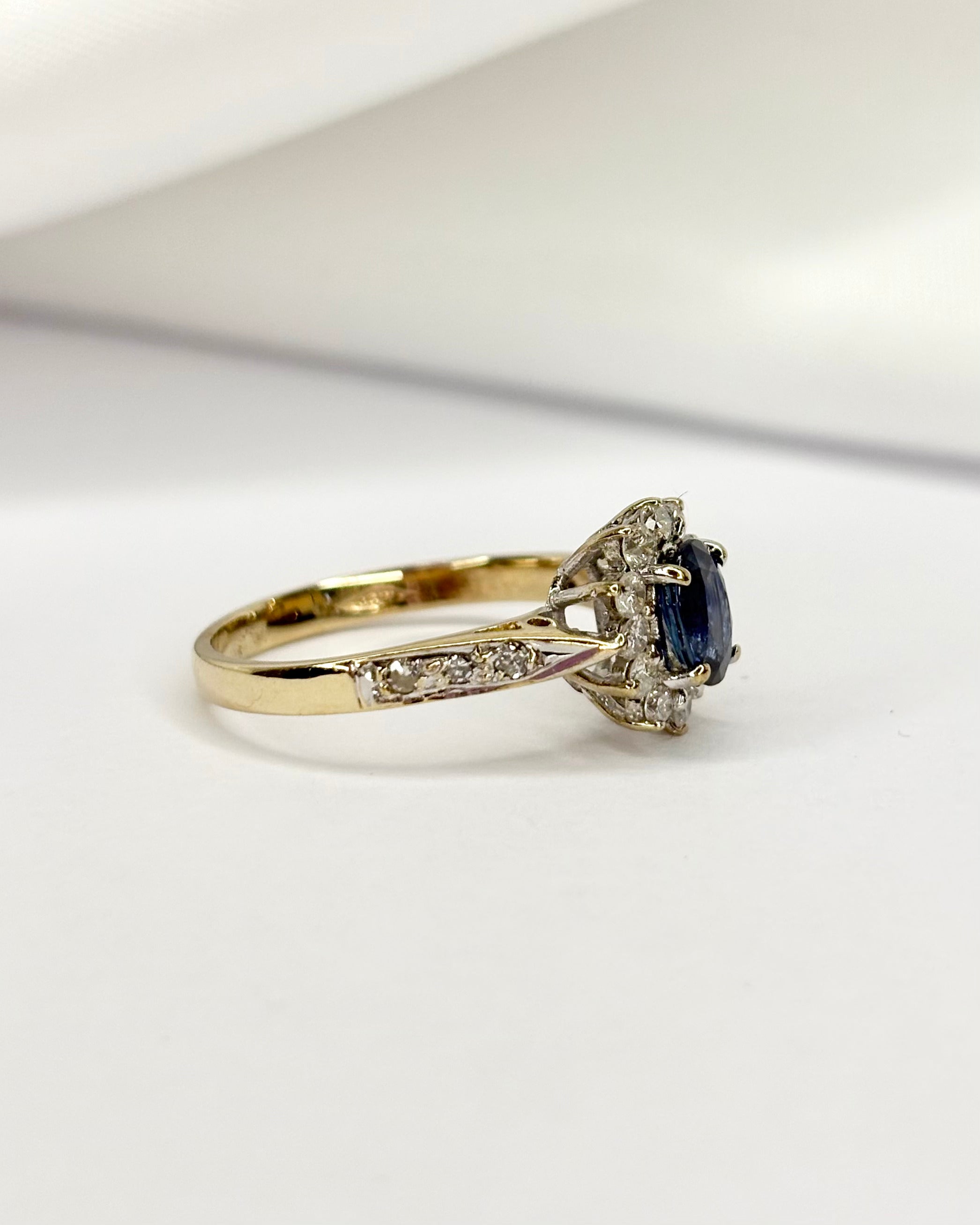 Bague Marguerite Saphir 1.58 carat & 18 Diamants "Rebecca"