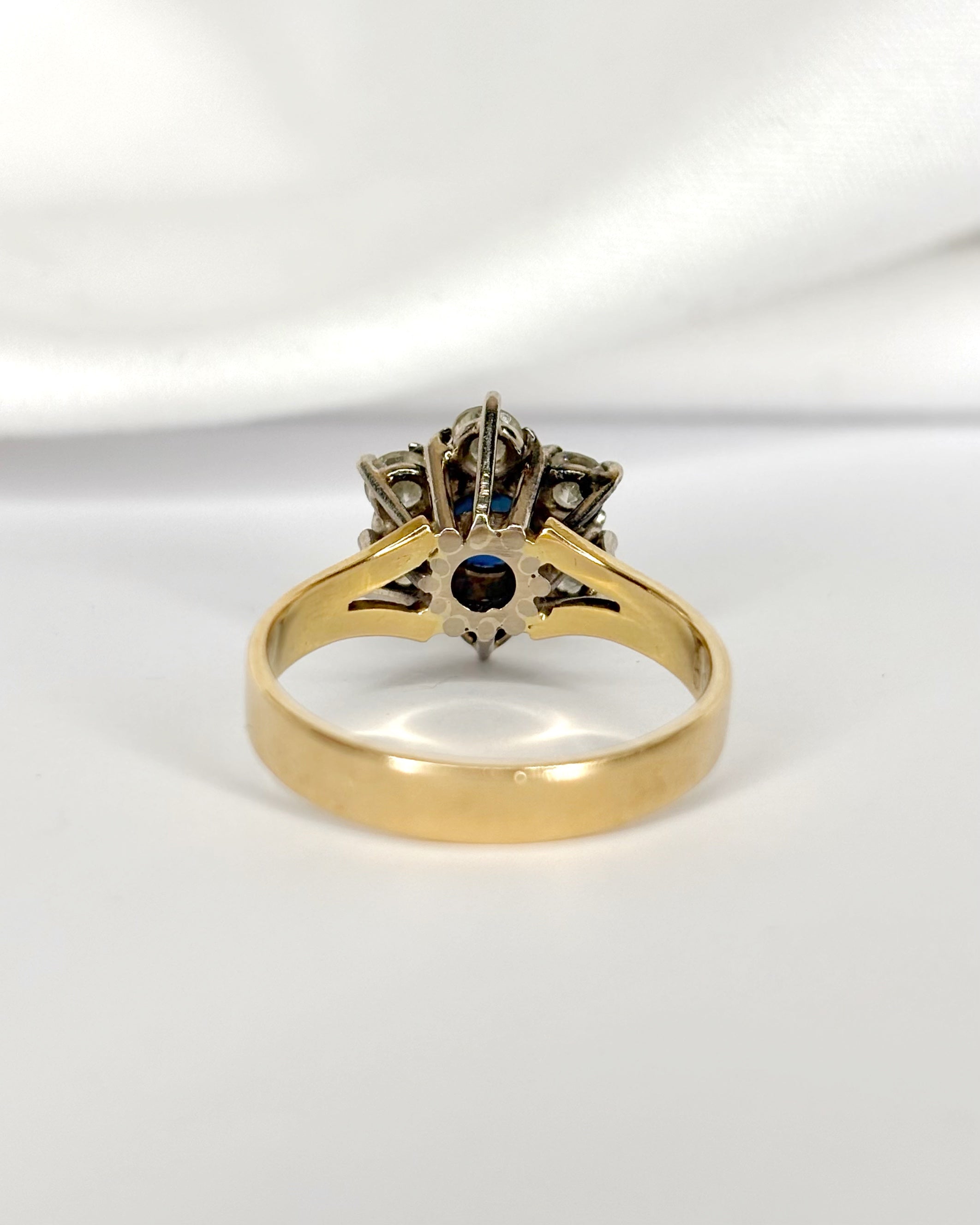 Bague Marguerite Saphir 0.80 carat & Diamants 0.60 carat "Lou" - Elliade Paris