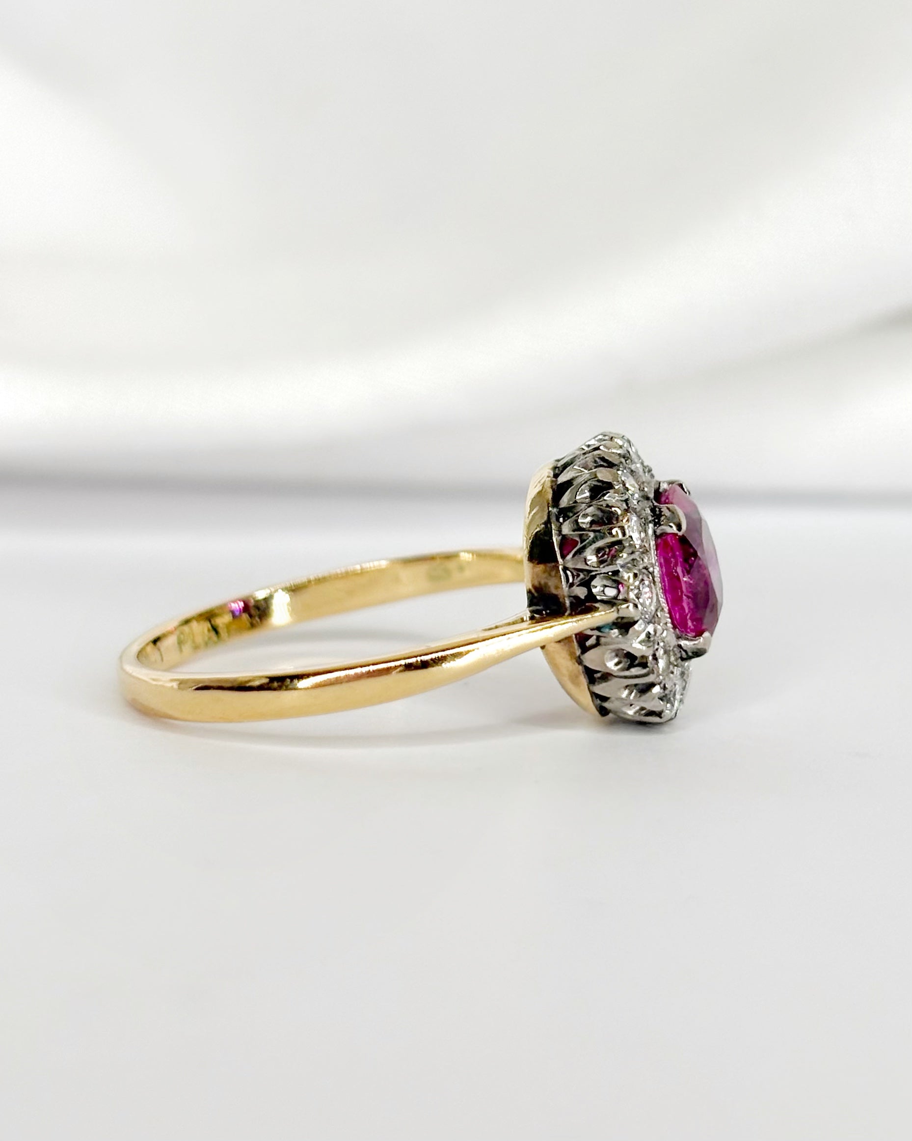 Bague Marguerite Rubis 1.50 carat & 12 Diamants "Giulia" - Elliade Paris