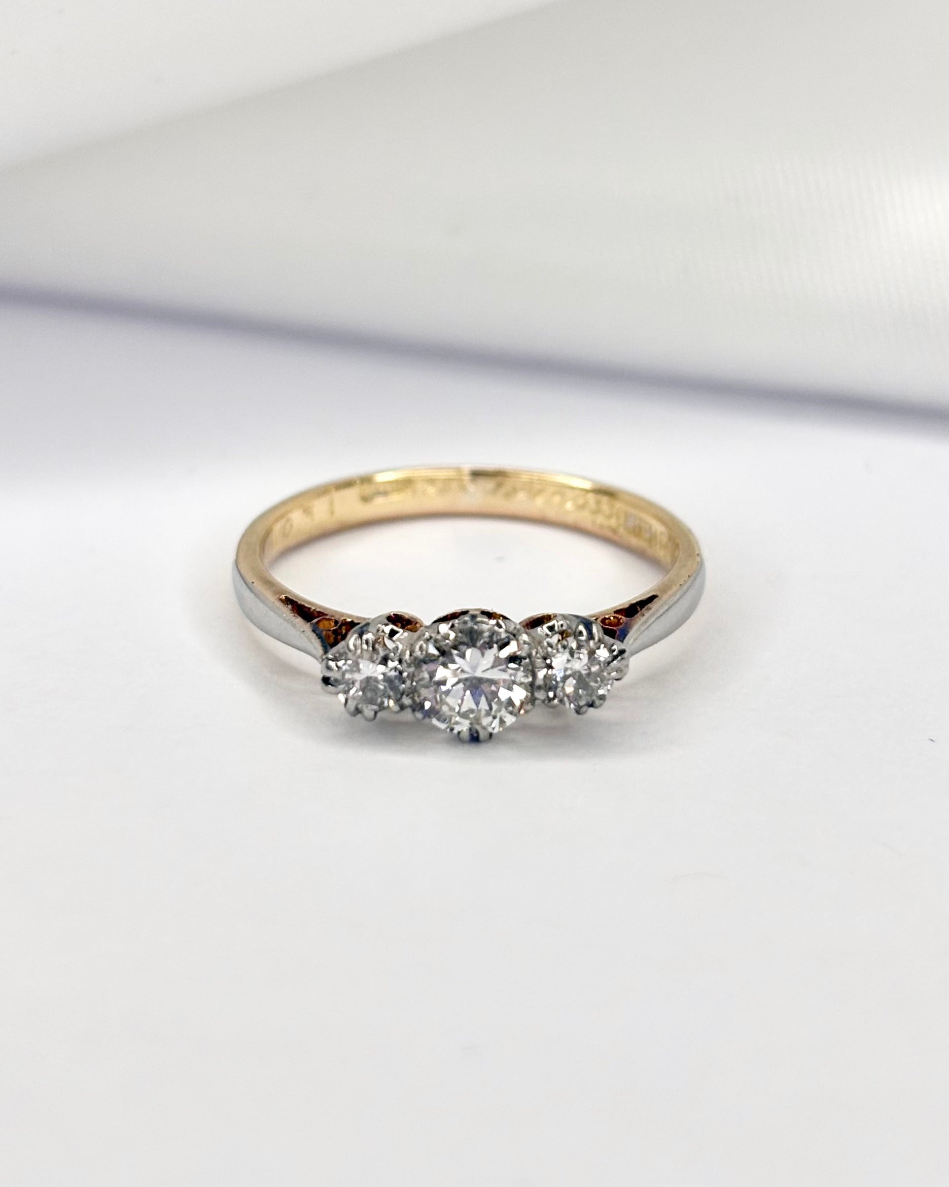 Bague Trilogie Art Deco Diamants 0.44 carat "Clara"