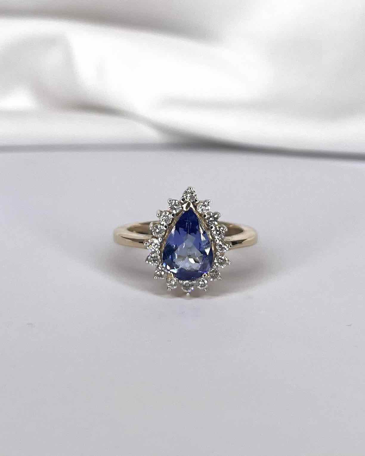 Marguerite Ring Pear Tanzanite 1.83 carat & 16 Diamonds "Denise"