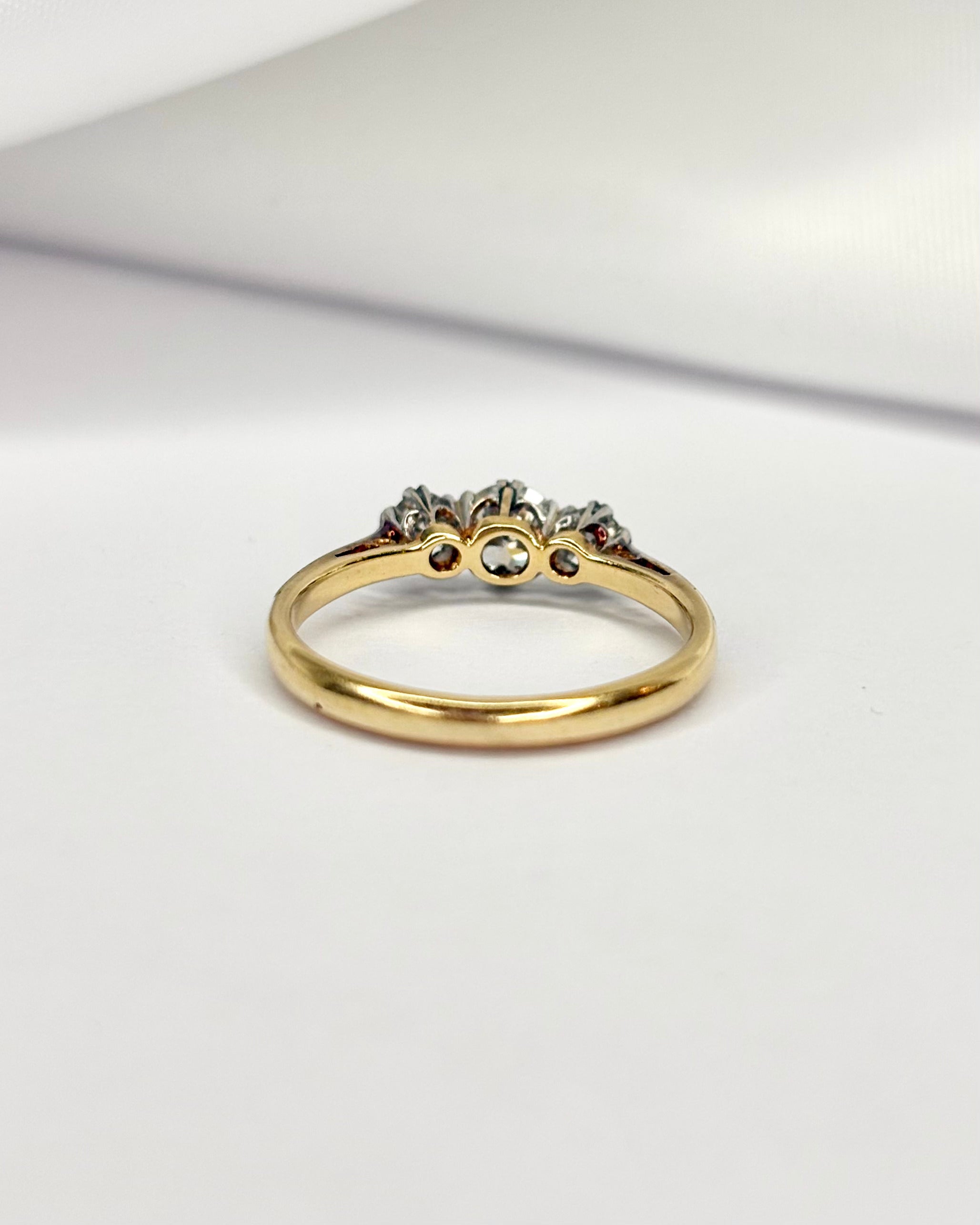 Bague Trilogie Art Deco Diamants 0.44 carat "Clara"