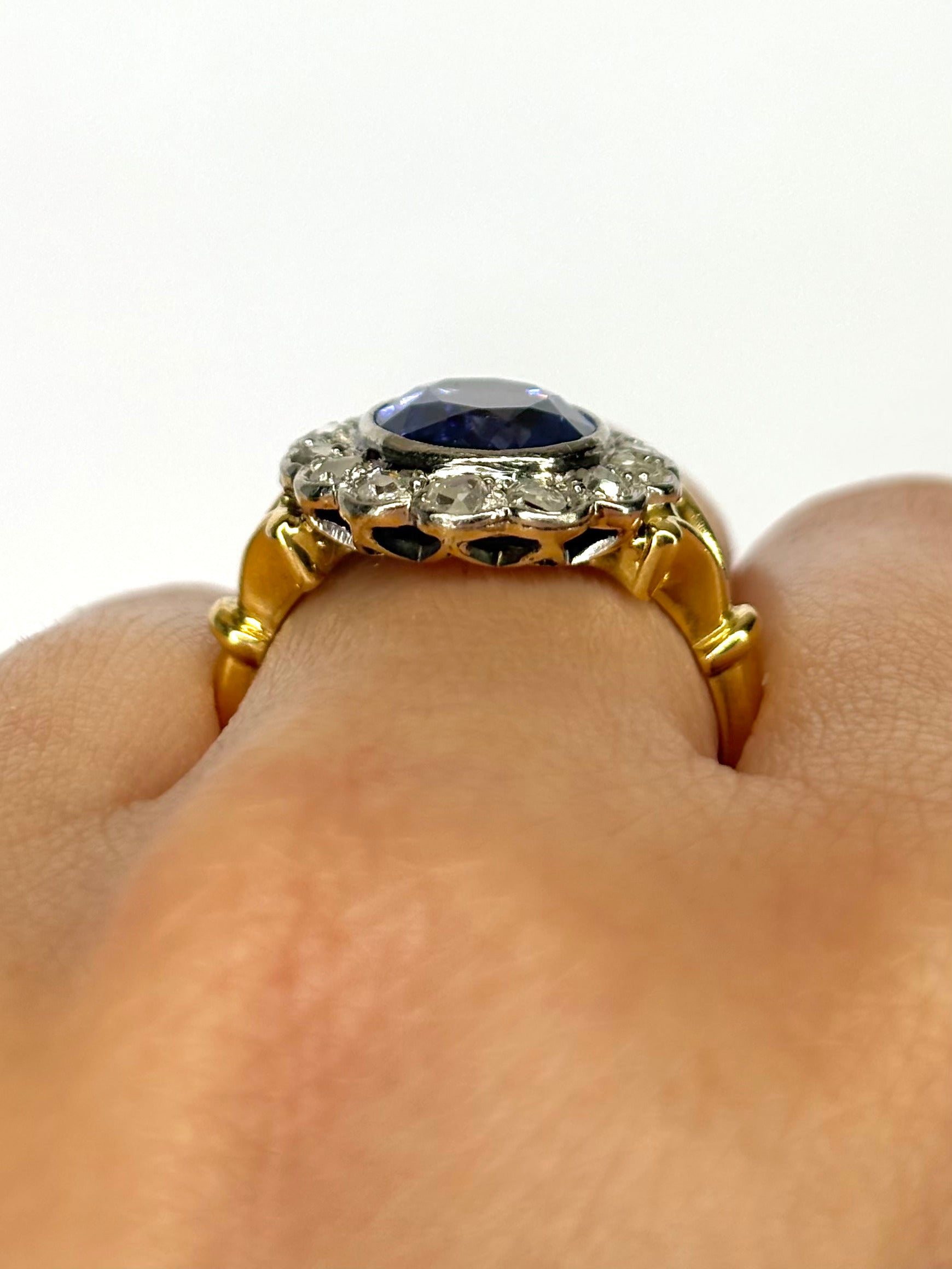 Bague Marguerite Art Déco Saphir 3.40 carats & Diamants "Edmée" - Elliade Paris