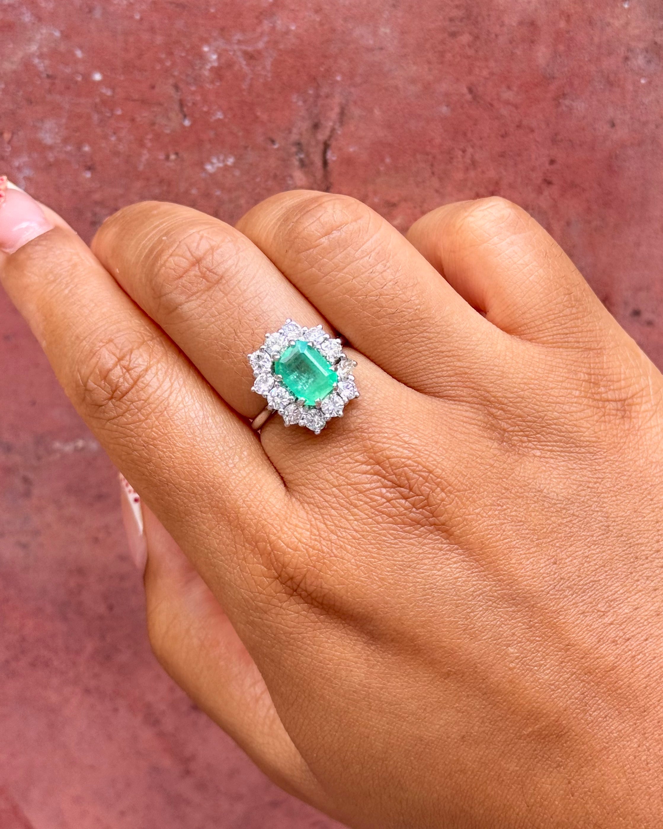 Colombian Emerald Daisy Ring 2.30 carats & Diamonds 1.20 carats "Mélisse"