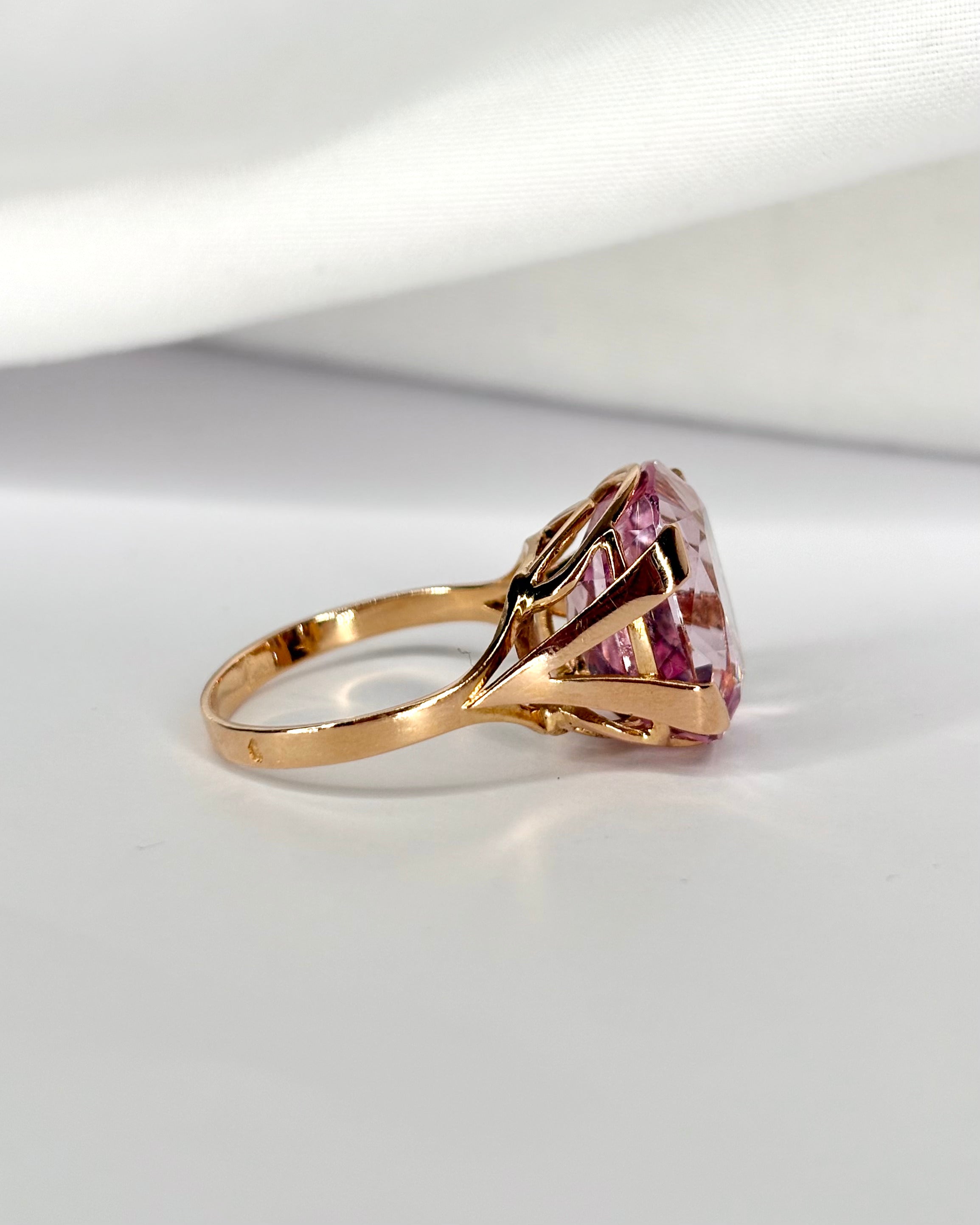 Morganite Cocktail Ring 9.70 carats "Celine"