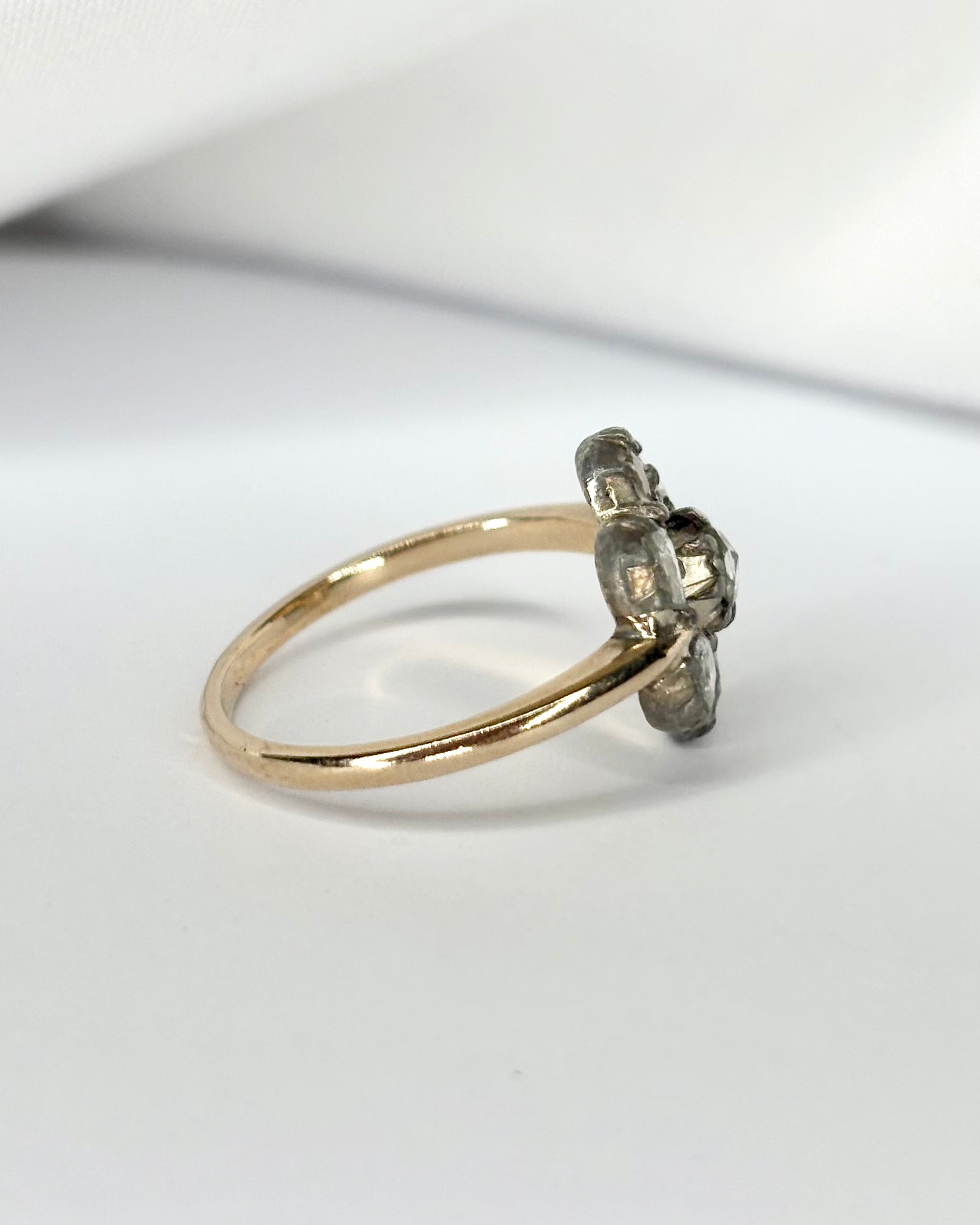 Anillo Margarita 7 Diamantes Talla Rosa "Charlaine"