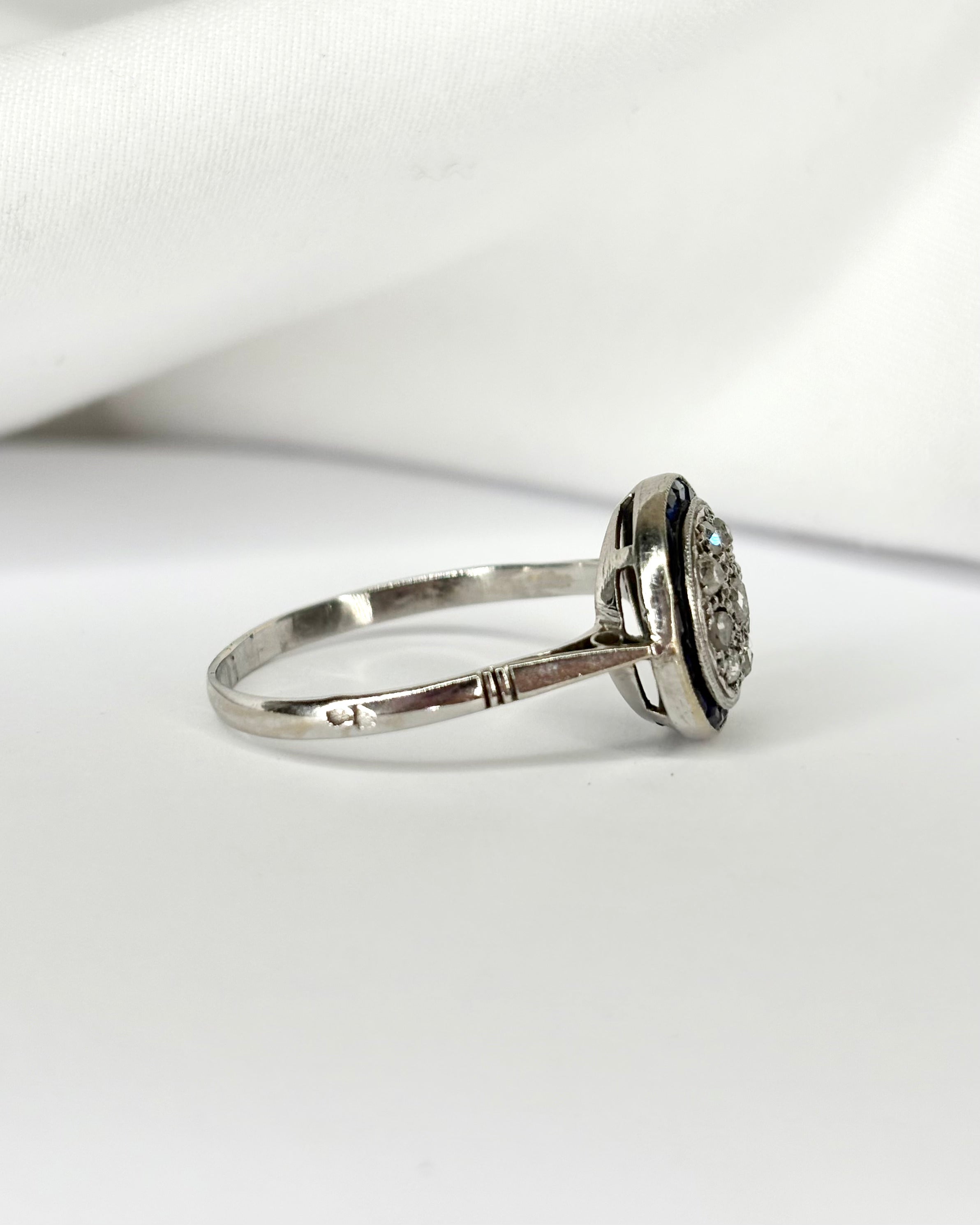 Bague Art Déco 17 Saphirs & 9 Diamants "Jacynthe"