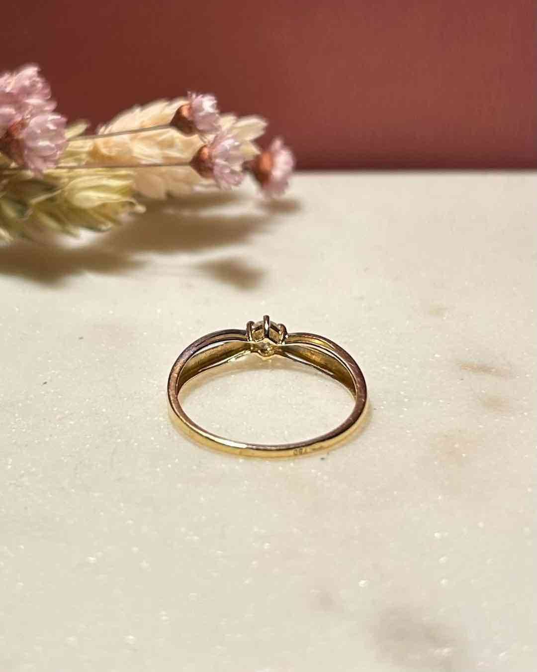 Anillo solitario de diamantes "Lucy"