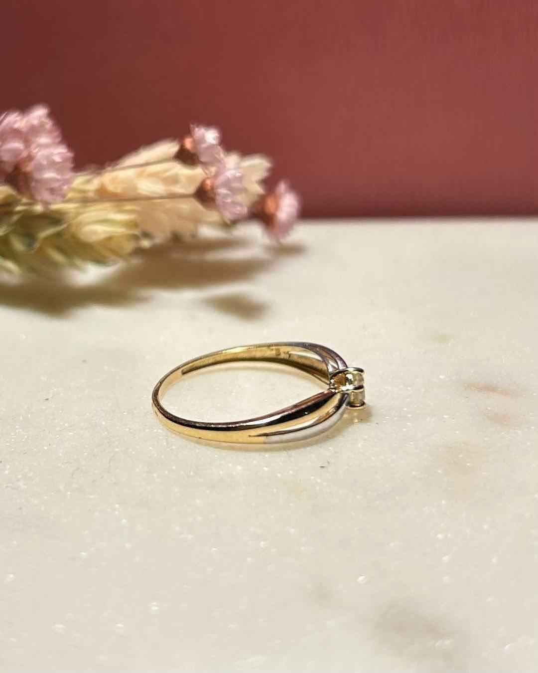Anillo solitario de diamantes "Lucy"