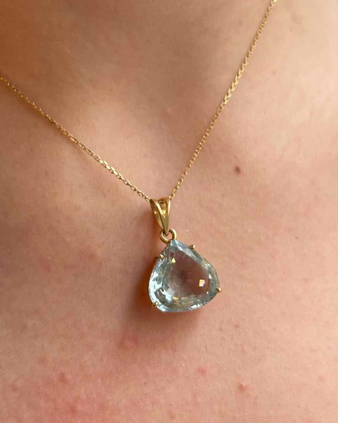 10-carat "Béa" Aquamarine Pendant