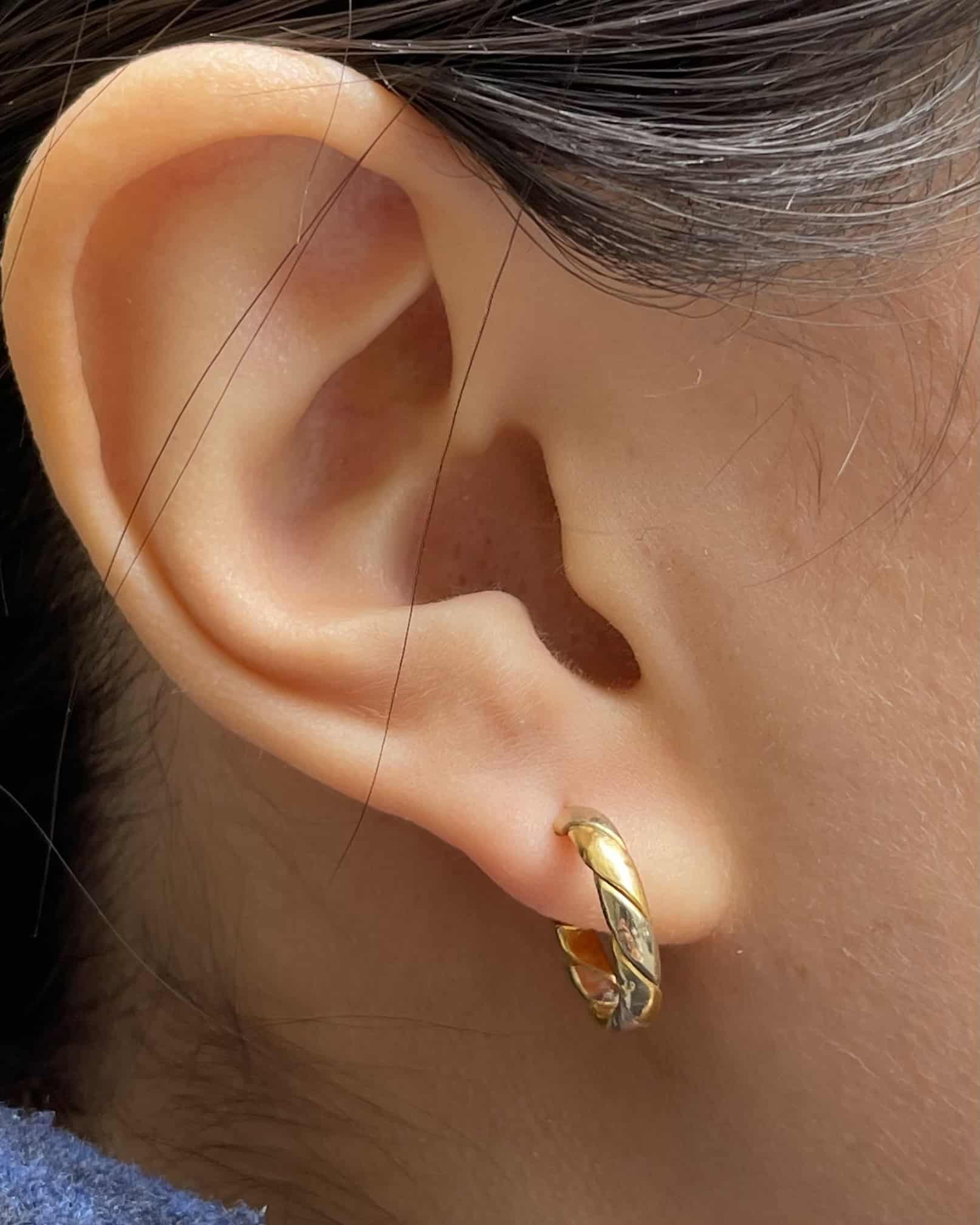 Pendientes vintage de medio aro "Behan" dorados en dos tonos