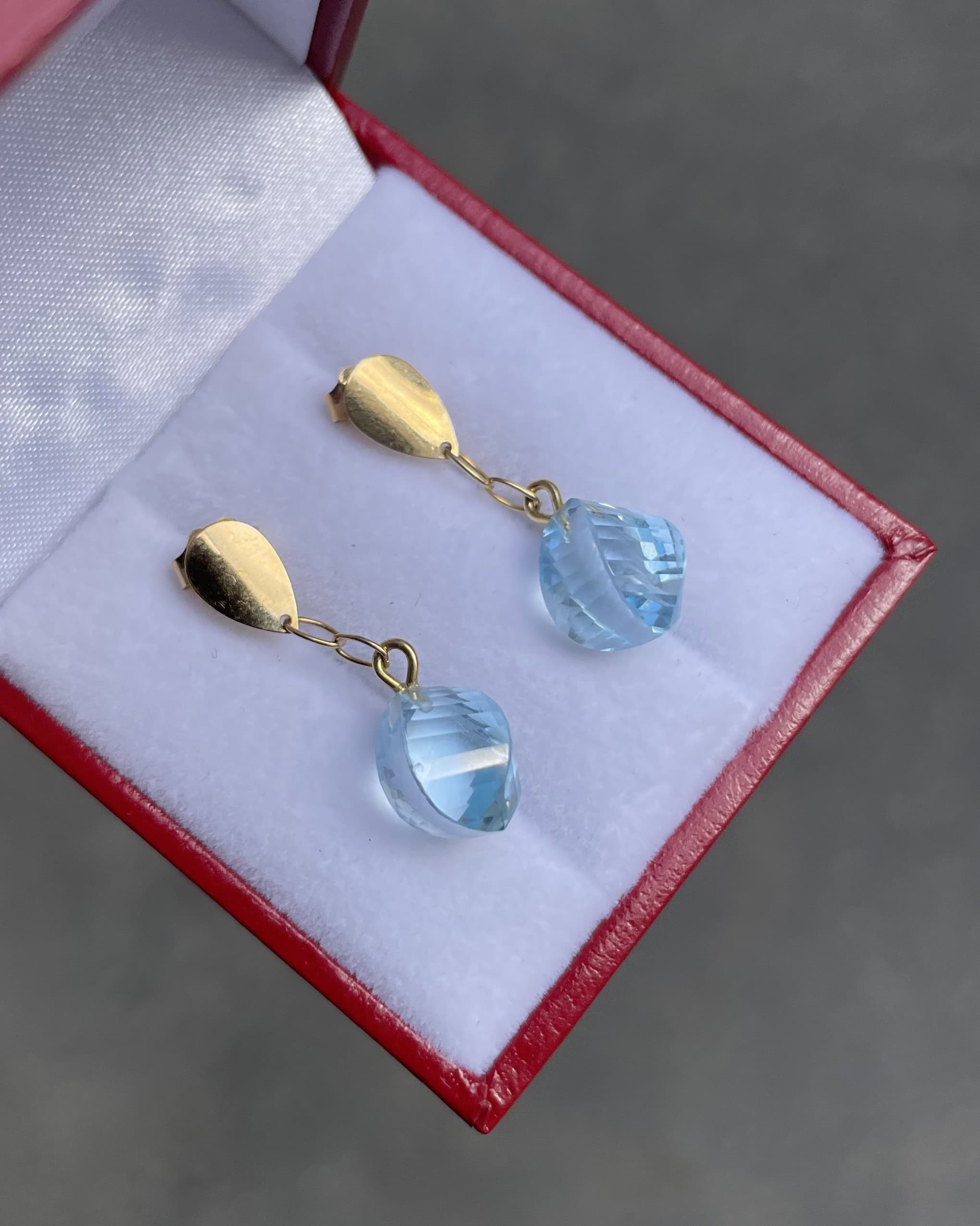 Pendientes colgantes "Ginevra" de topacio de 10 quilates