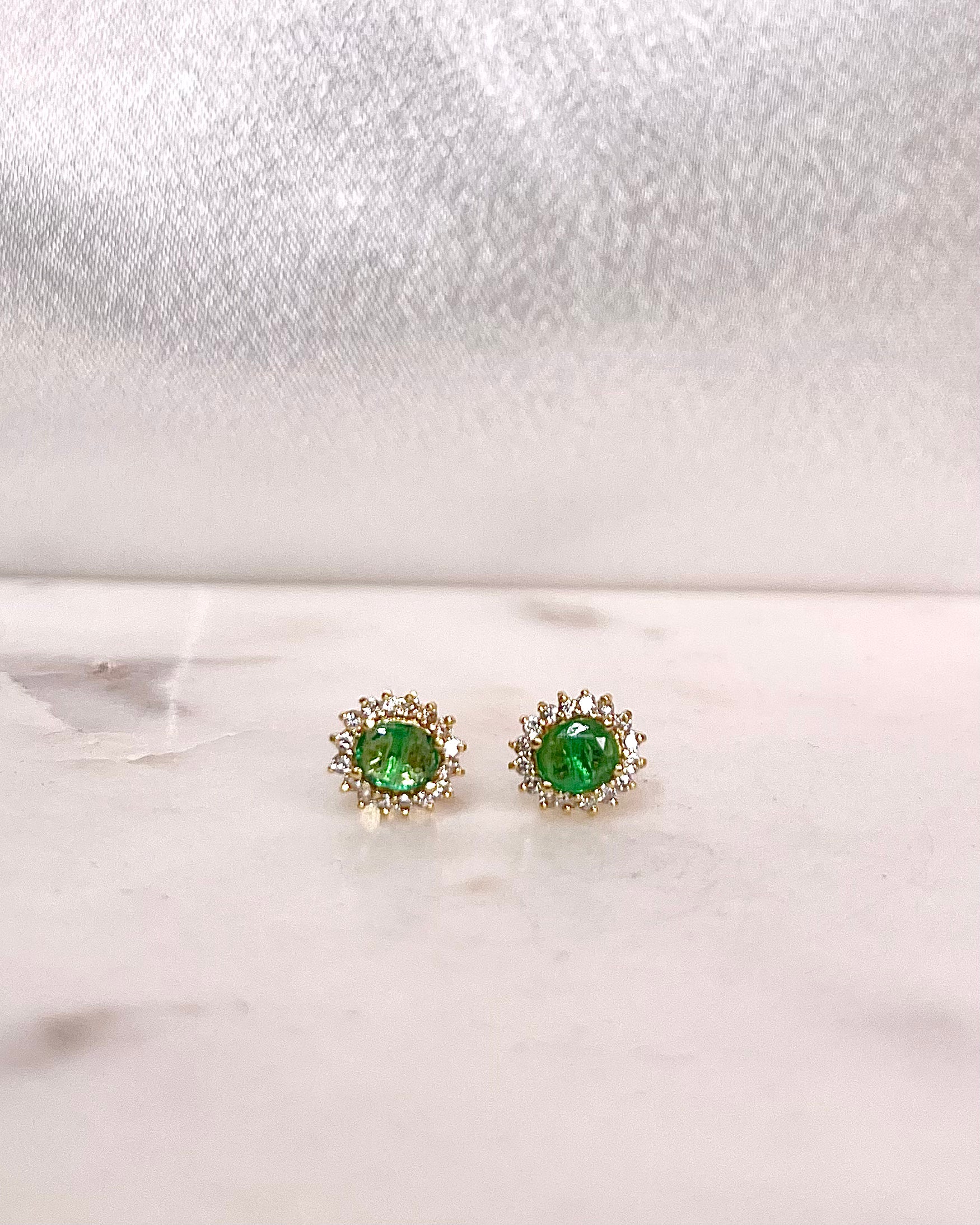 Boucles Marguerite Emeraudes 0.60 carat & Diamants "Elie"