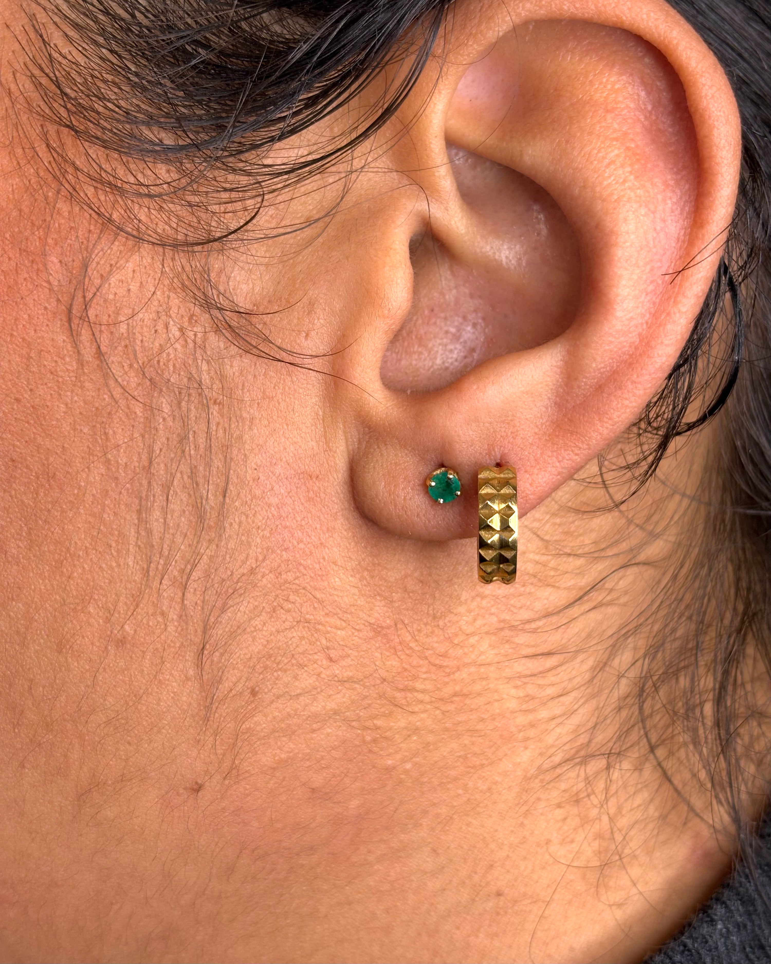 Emerald Stud Earrings 0.30 carat "Valentine"