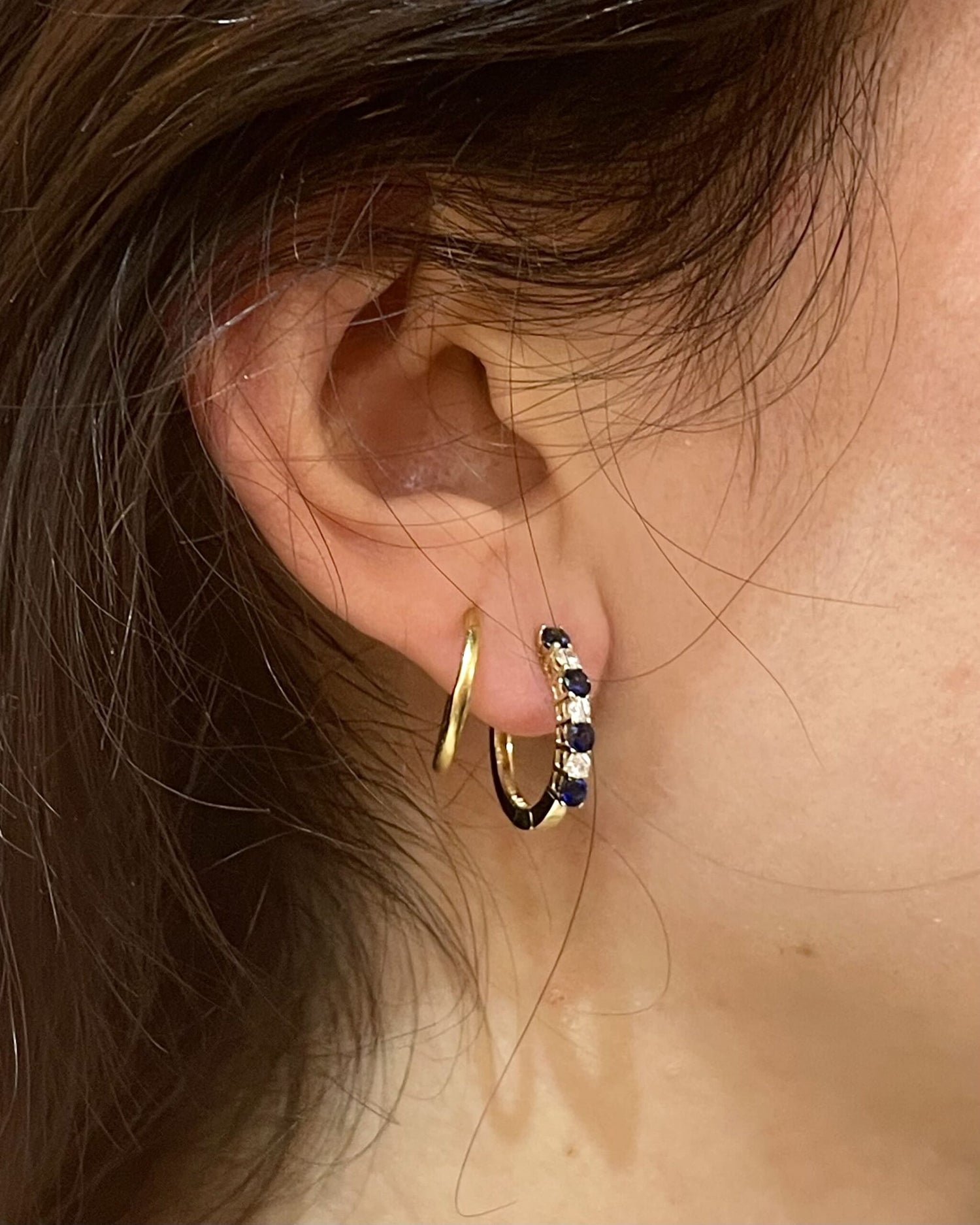 Aros "Henleys" con 8 zafiros y 6 diamantes