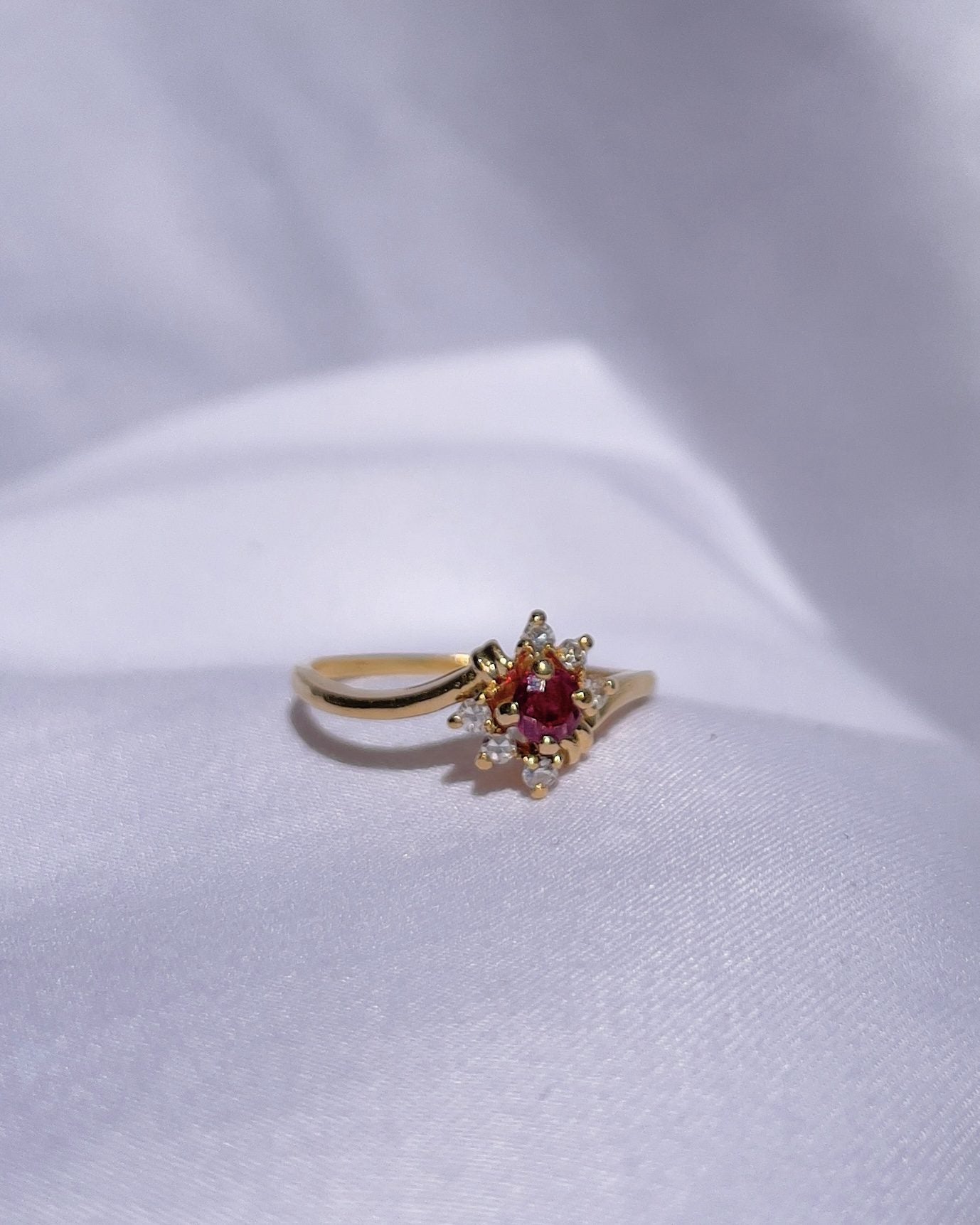 Bague Vintage Marguerite Rubis & Diamants "Ilona"