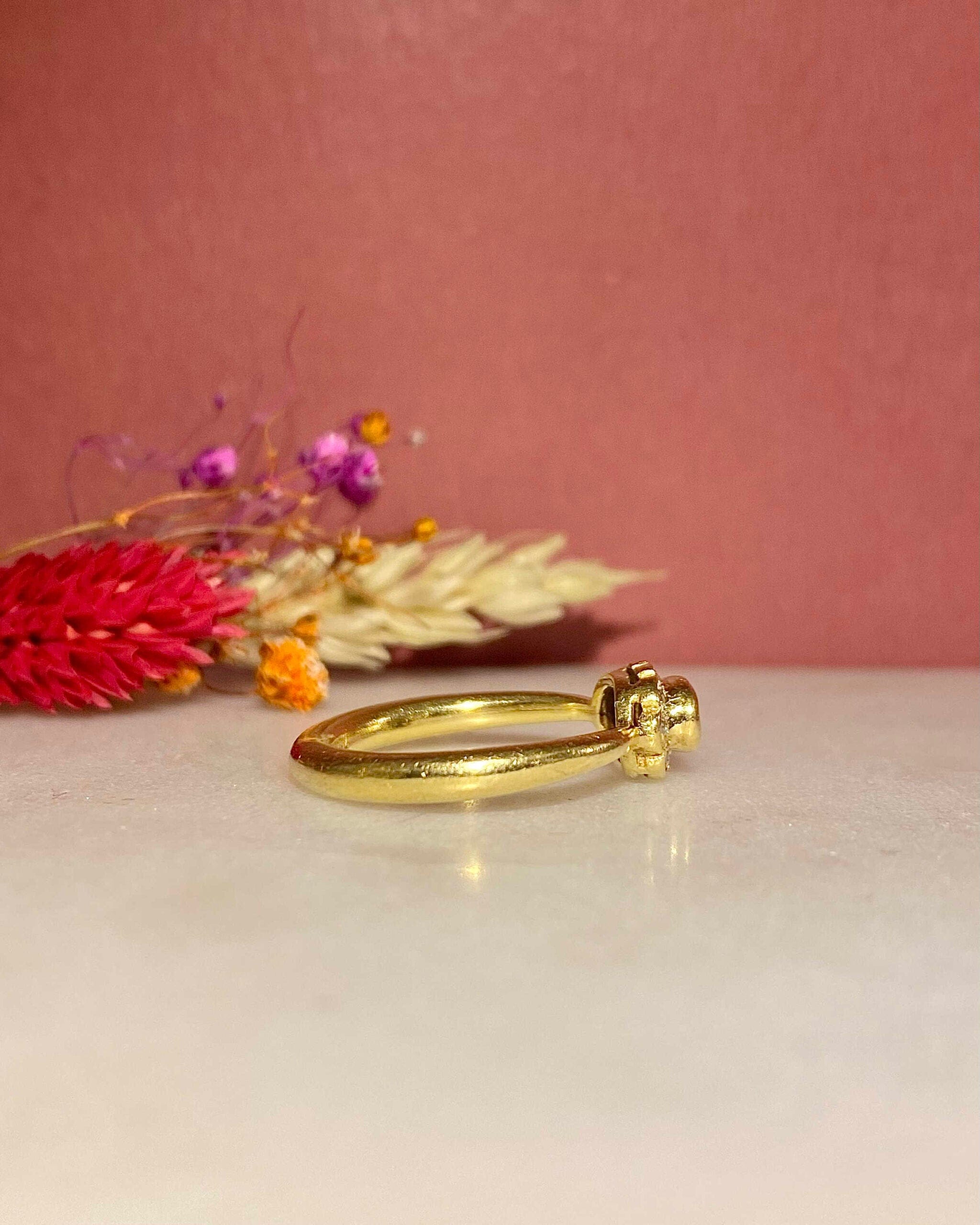 Anillo de margaritas con zafiro "Dream" y 10 diamantes