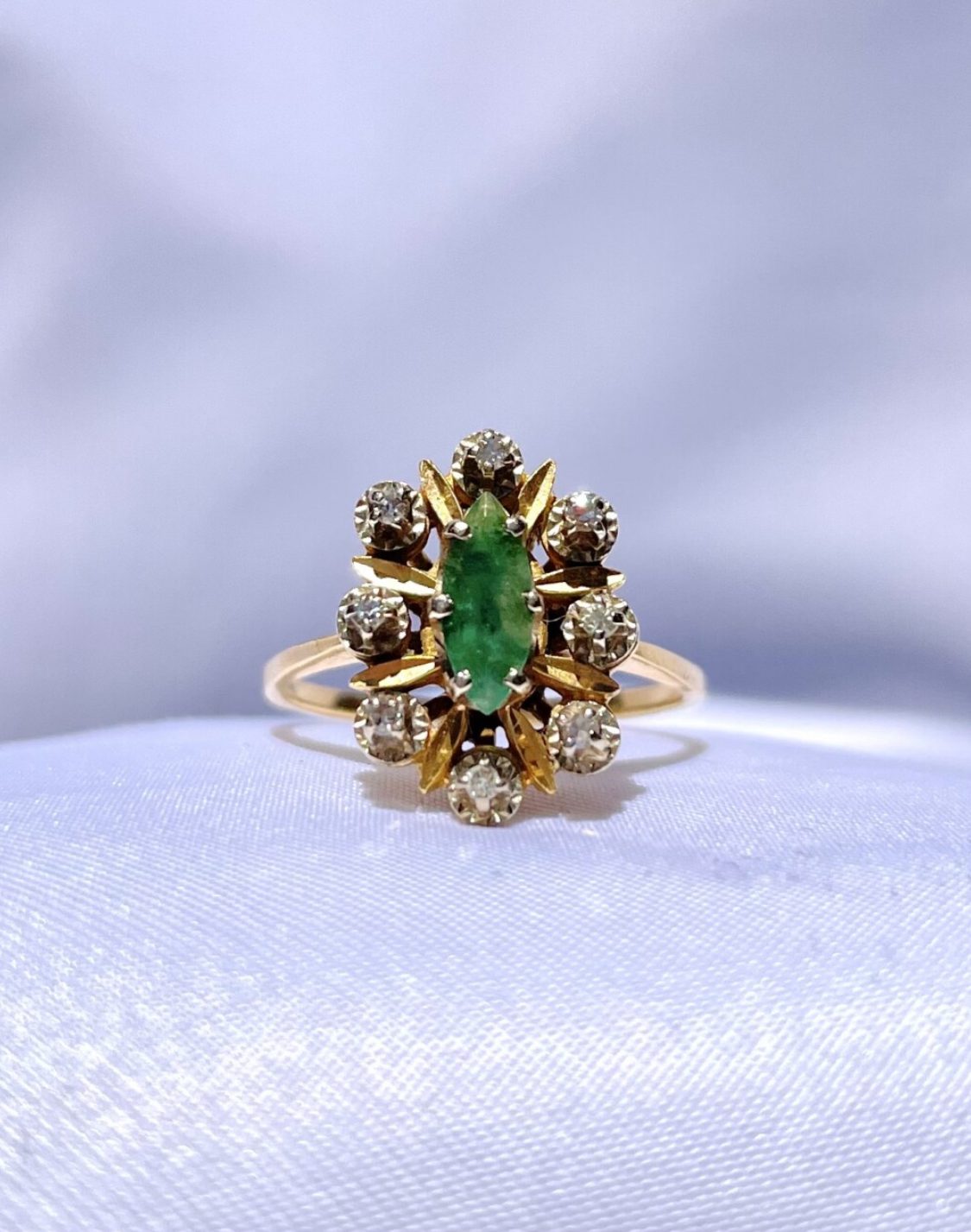 Anillo "Rachel" con margaritas de esmeralda y diamantes
