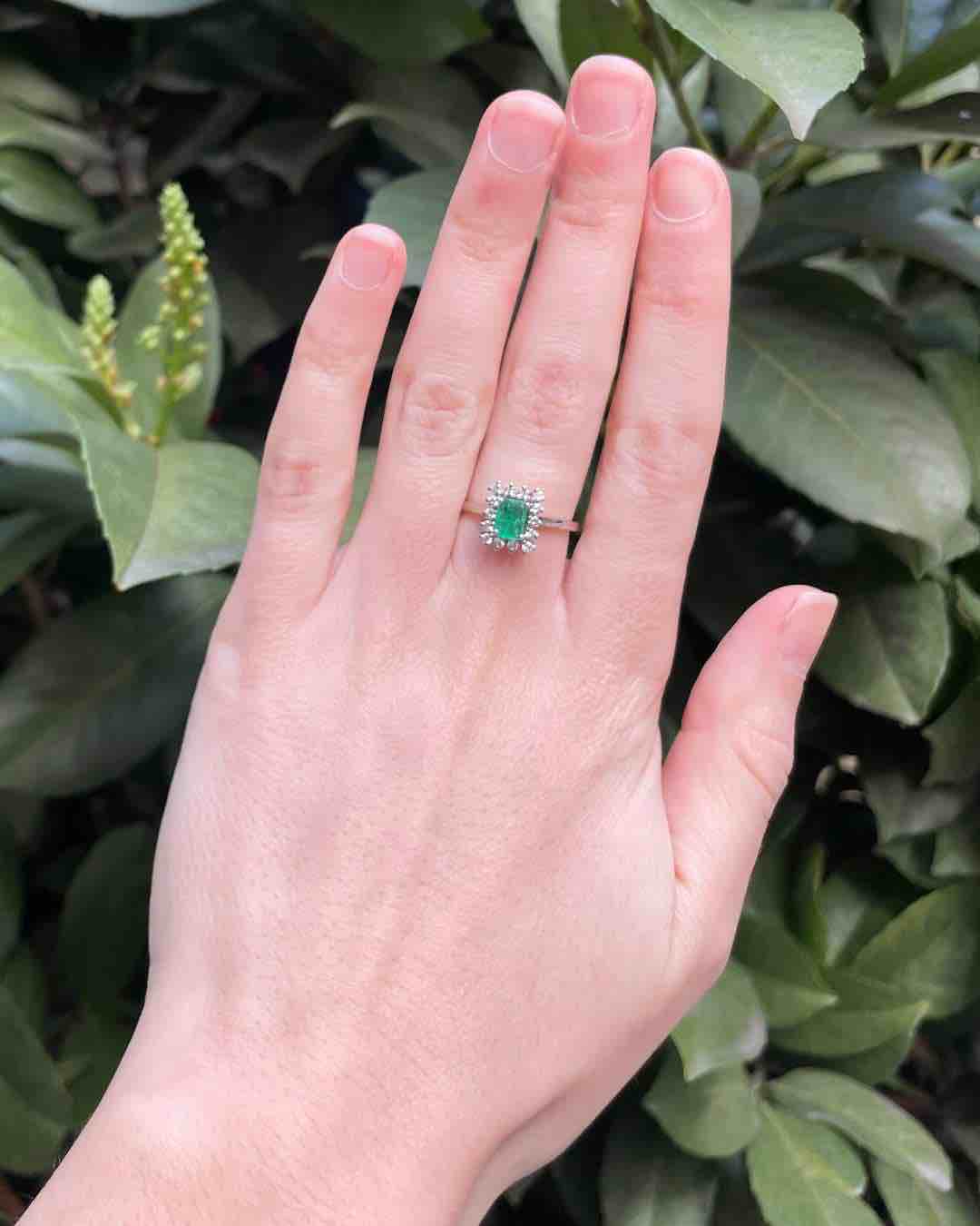 "Kaori" Emerald and Diamond Daisy Ring