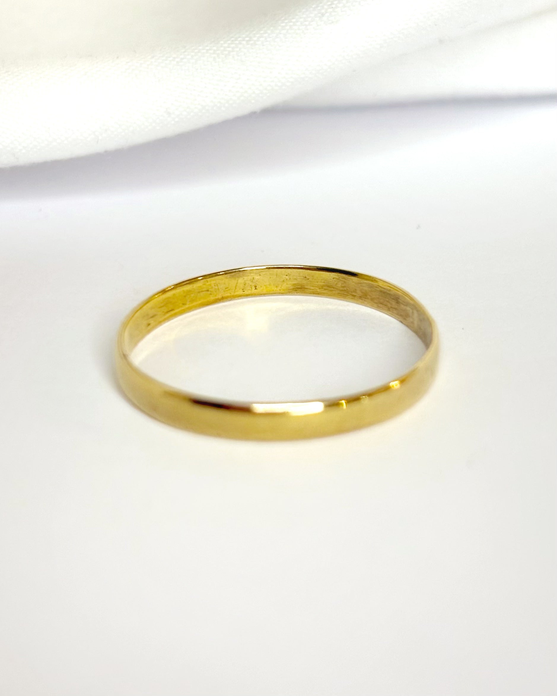 Alianza Oro Amarillo 2.3 mm 18 quilates "Ivy"