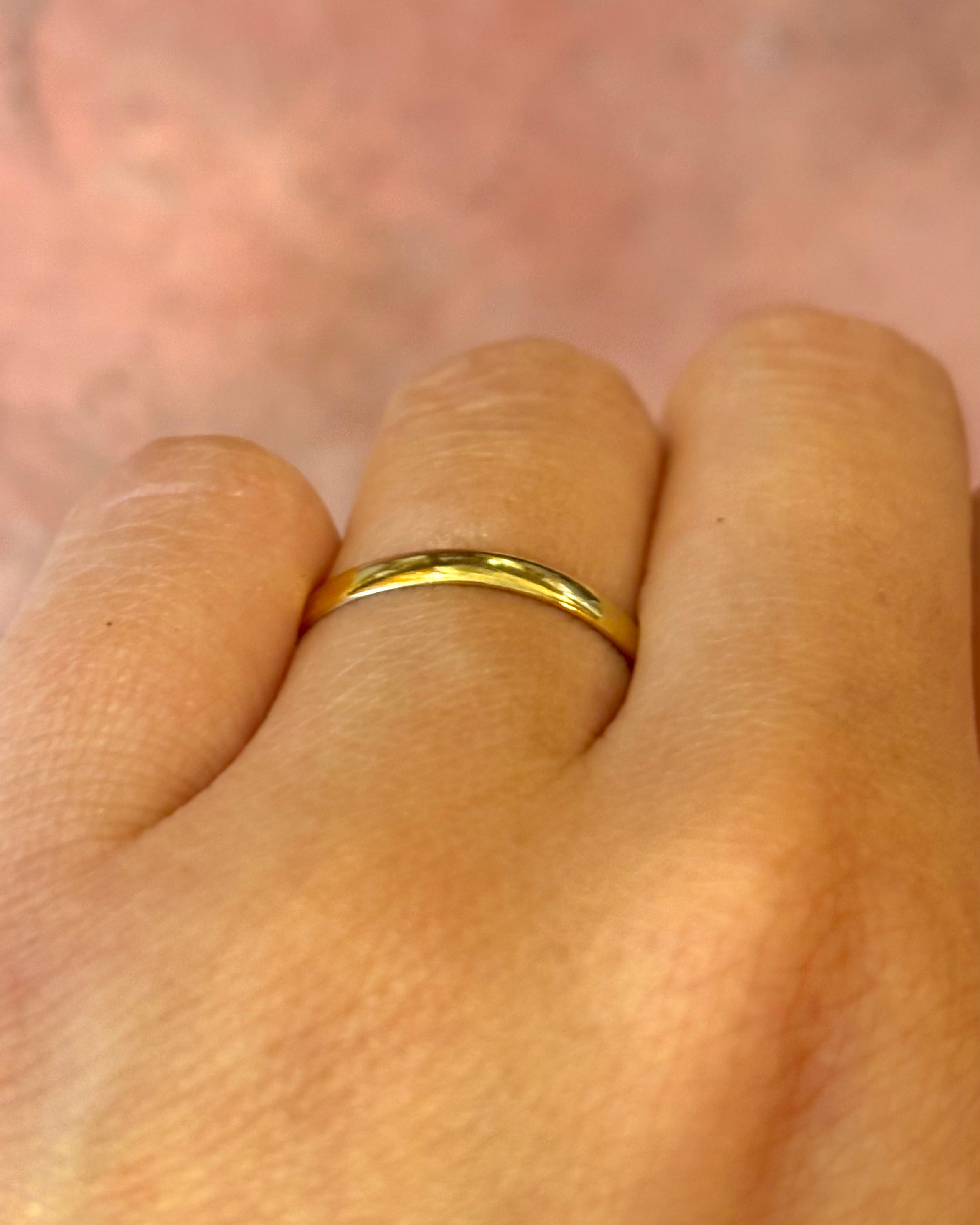 Alianza Oro Amarillo 2.3 mm 18 quilates "Ivy"
