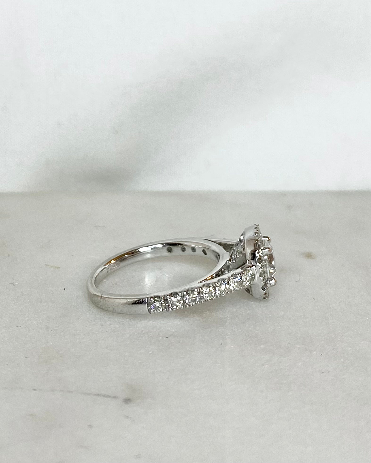 Anillo estilo Art Déco diamantes 1.05 quilates "Esmeria"